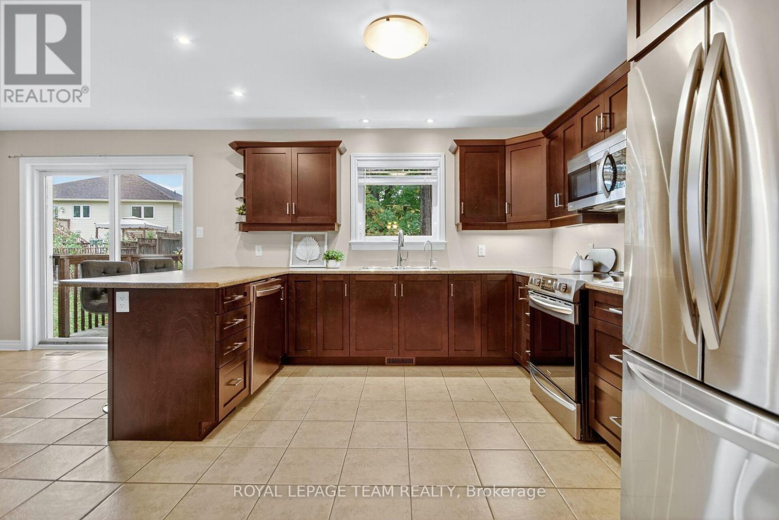 124 Comba Drive, Carleton Place, ON - Indoor Photo Showing Kitchen With Stainless Steel Kitchen