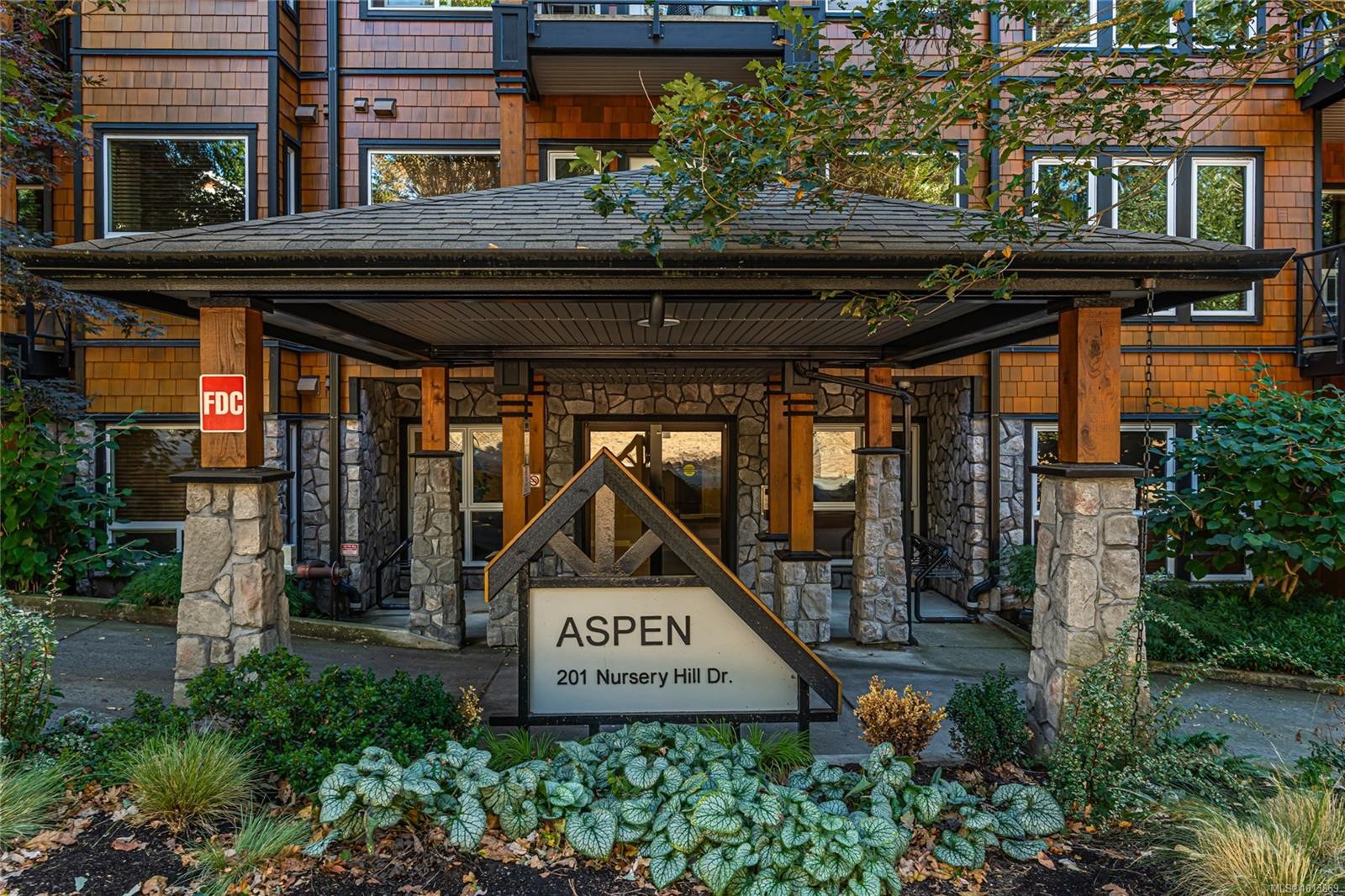 103-201 Nursery Hill Dr, View Royal, BC - Outdoor