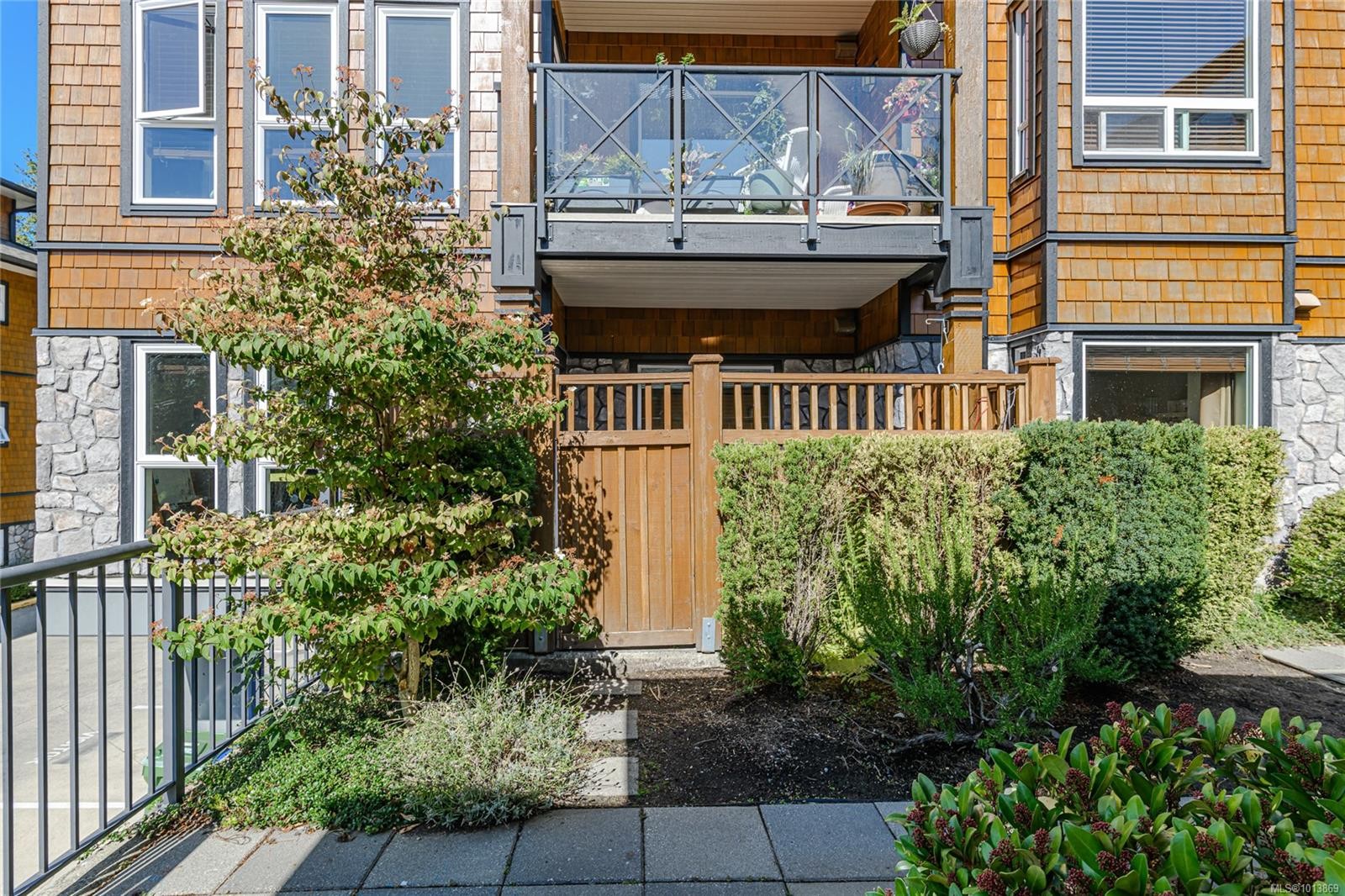 103-201 Nursery Hill Dr, View Royal, BC - Outdoor