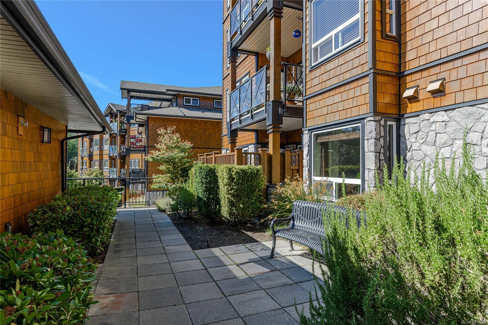 103-201 Nursery Hill Dr, View Royal, BC - Outdoor