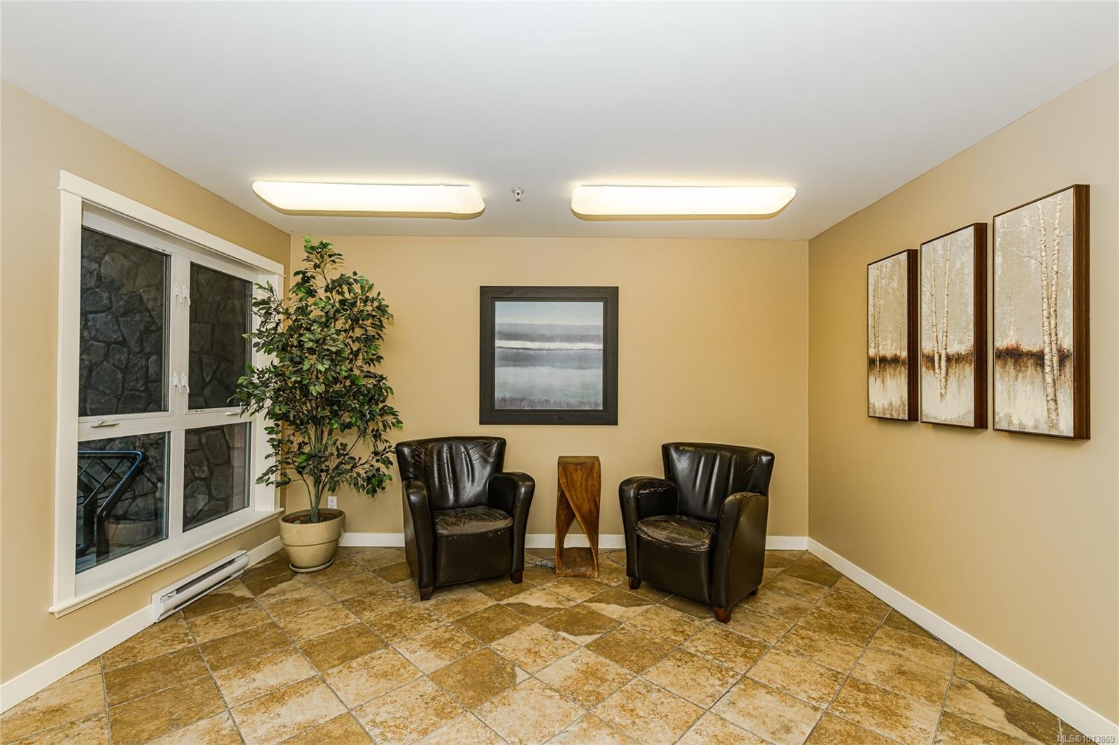 103-201 Nursery Hill Dr, View Royal, BC - Indoor Photo Showing Other Room