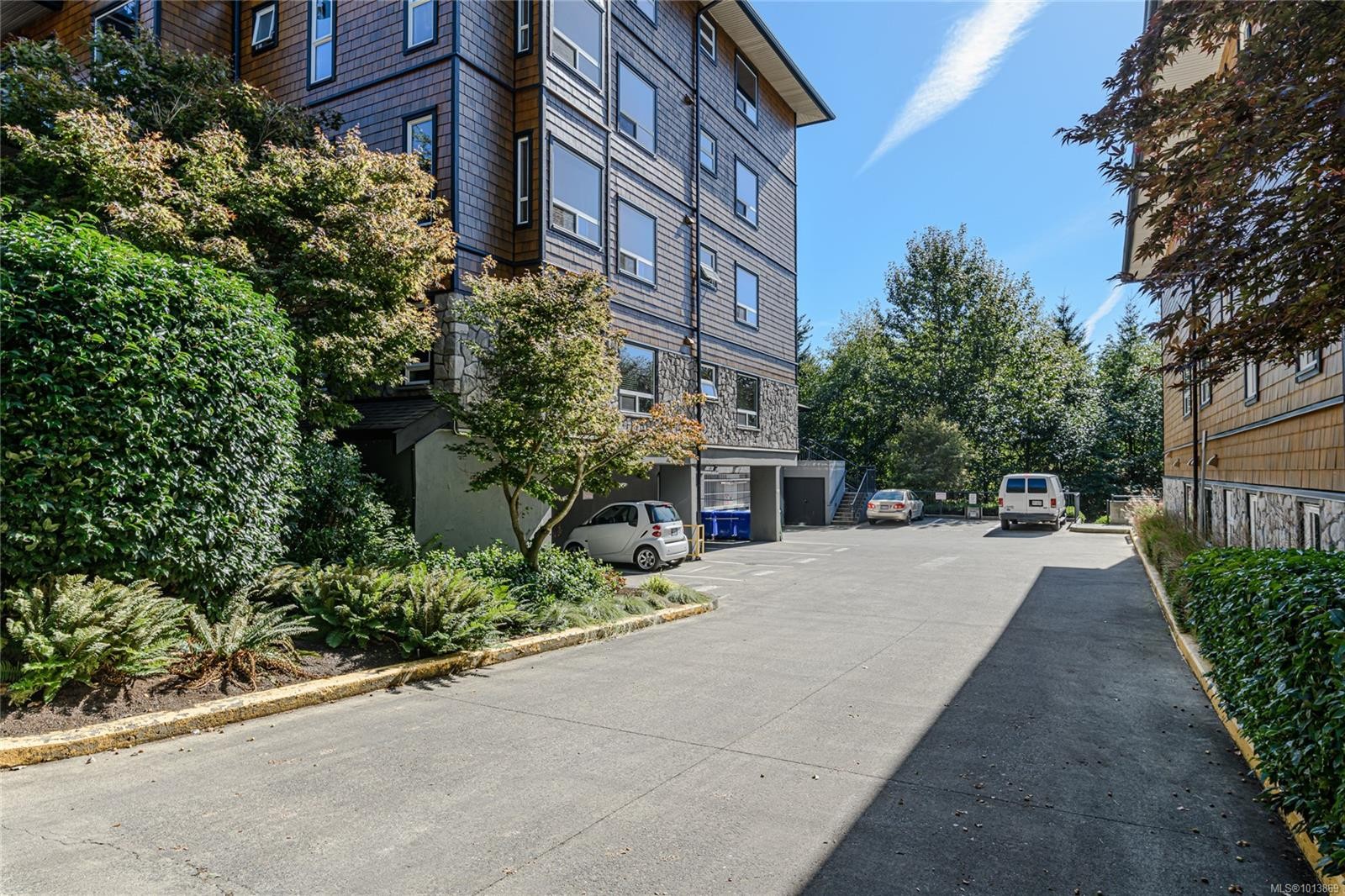 103-201 Nursery Hill Dr, View Royal, BC - Outdoor