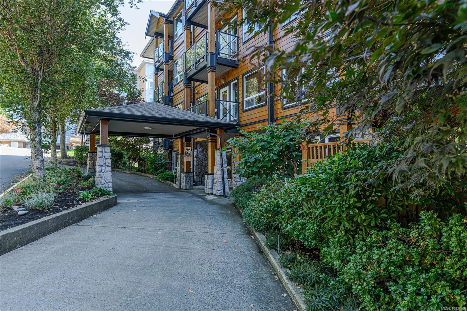 103-201 Nursery Hill Dr, View Royal, BC - Outdoor