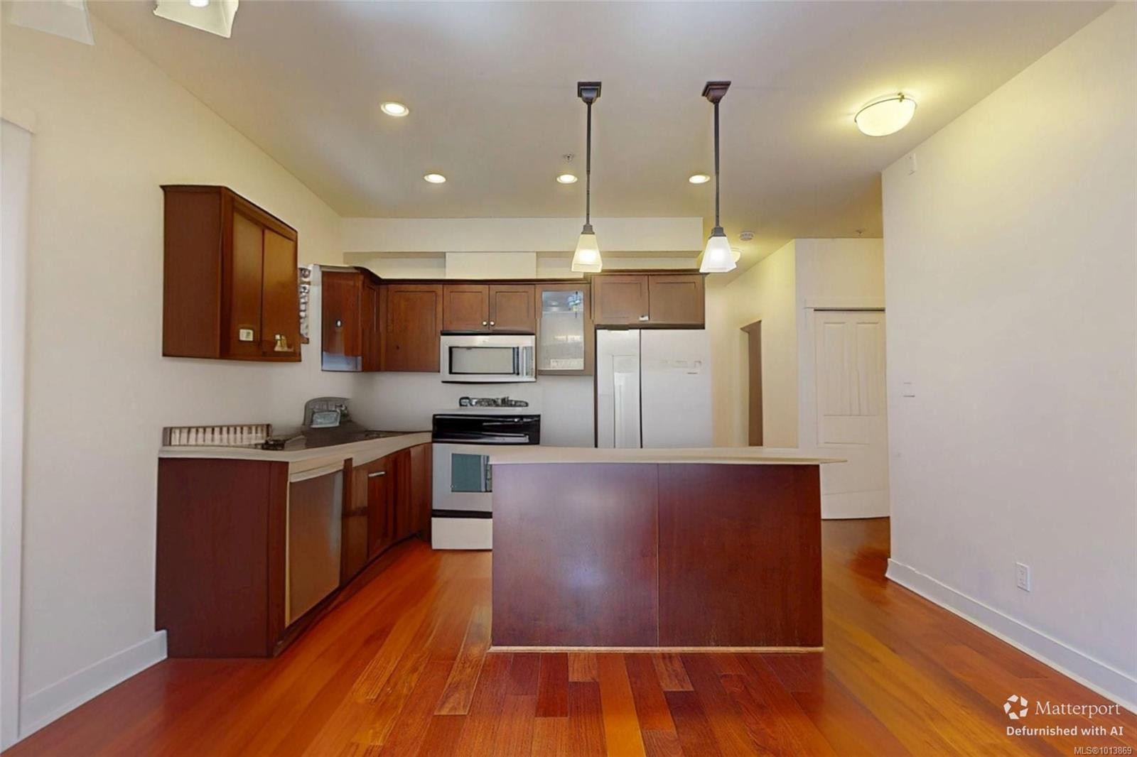 103-201 Nursery Hill Dr, View Royal, BC - Indoor Photo Showing Kitchen