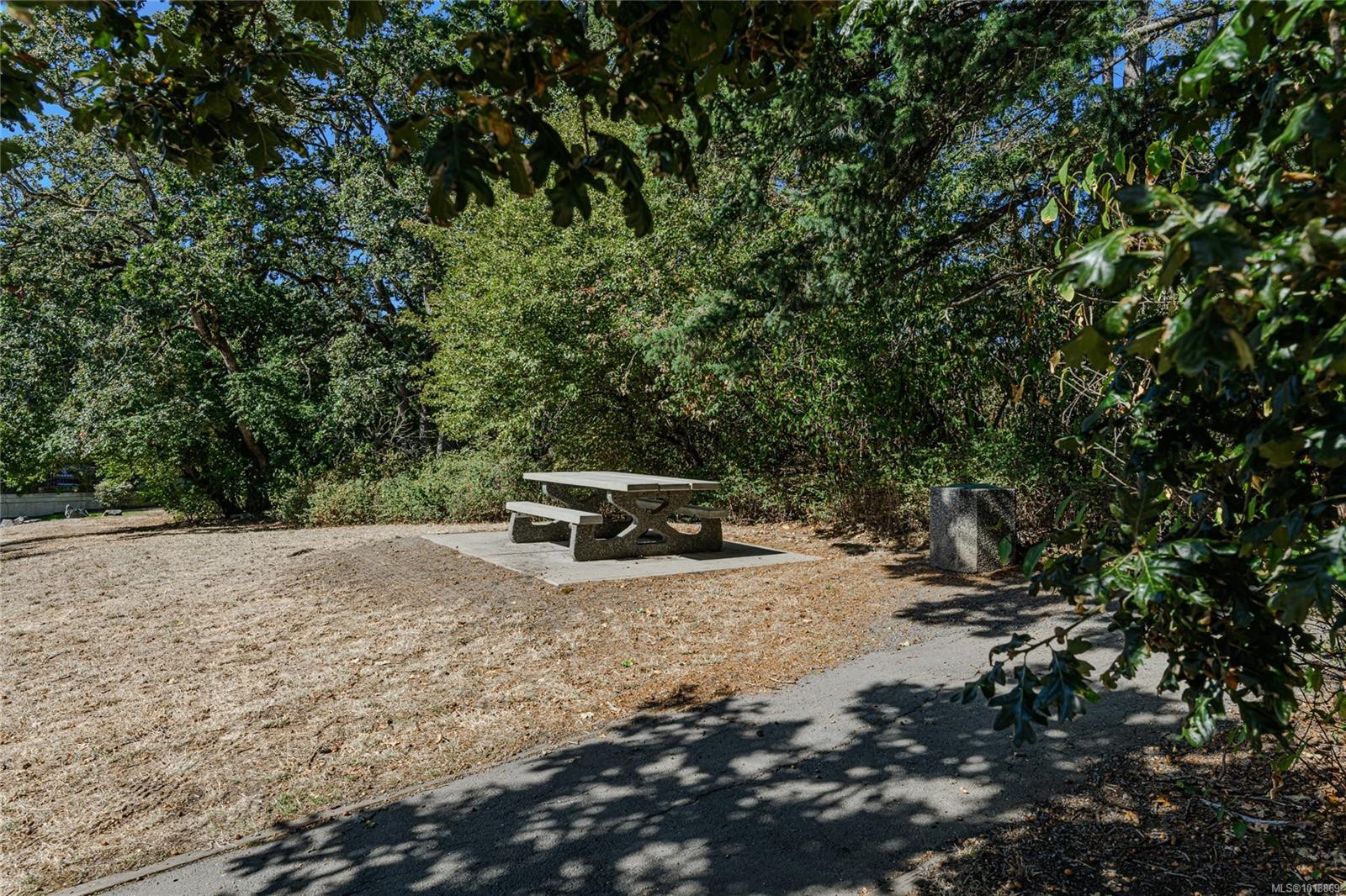 103-201 Nursery Hill Dr, View Royal, BC - Outdoor