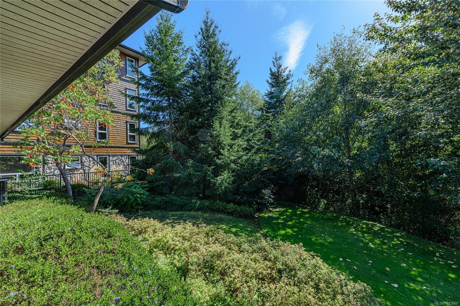 103-201 Nursery Hill Dr, View Royal, BC - Outdoor