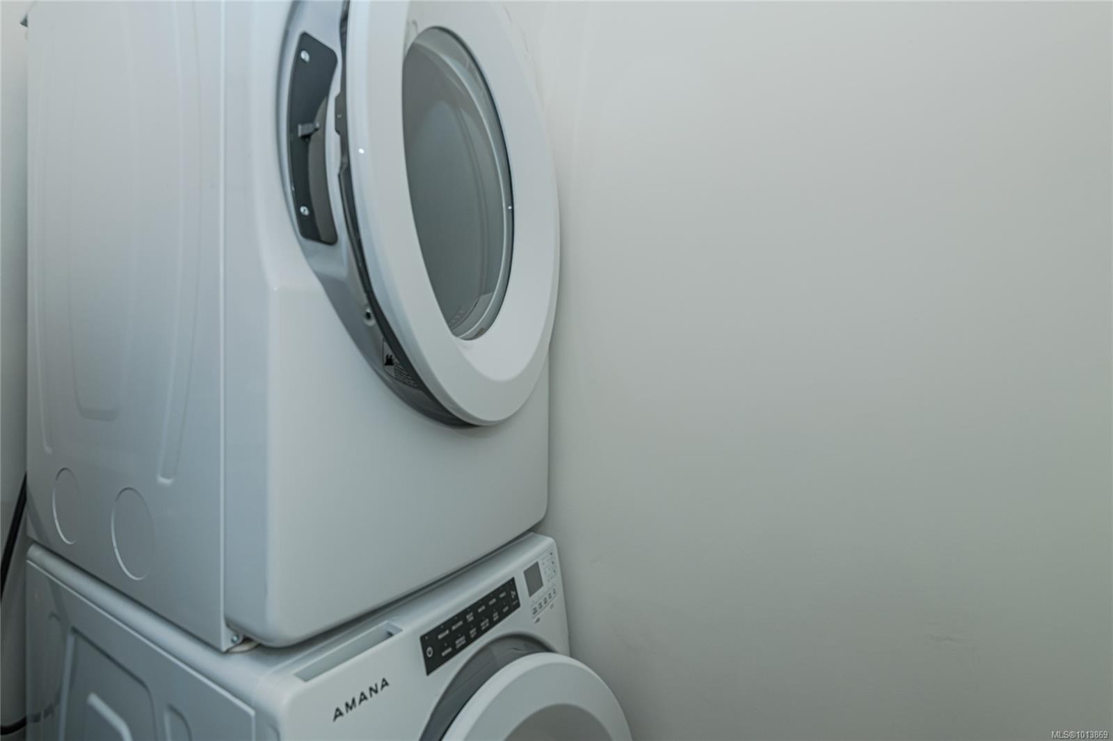 103-201 Nursery Hill Dr, View Royal, BC - Indoor Photo Showing Laundry Room