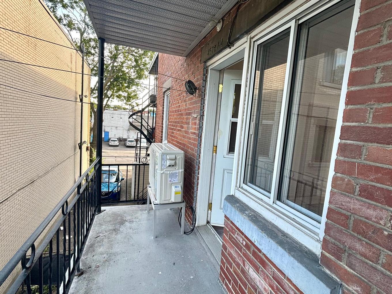 Exterior entrance - 4-4570 Rue Bélanger, Montréal (Rosemont/La Petite-Patrie), QC - Outdoor With Deck Patio Veranda With Exterior