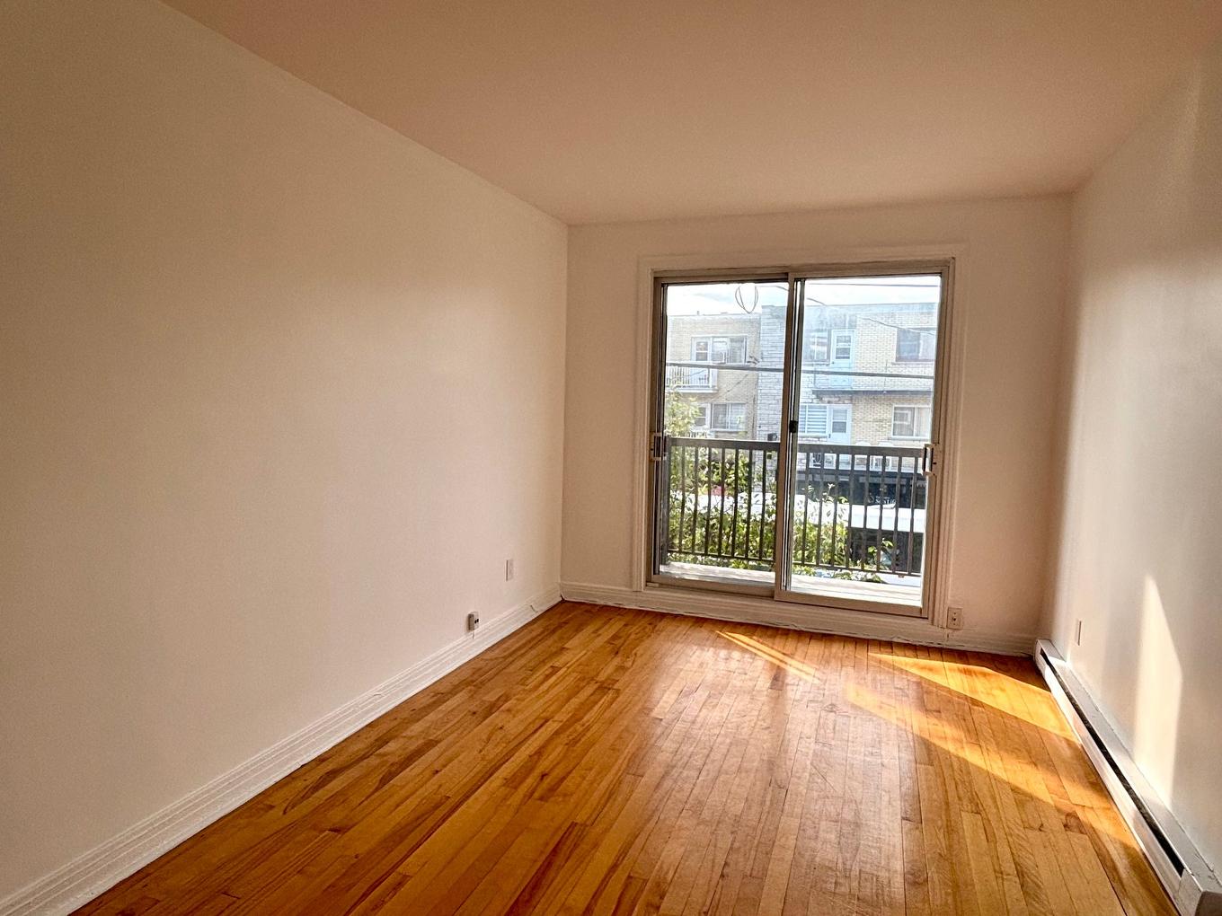 Bedroom - 4-4570 Rue Bélanger, Montréal (Rosemont/La Petite-Patrie), QC - Indoor Photo Showing Other Room