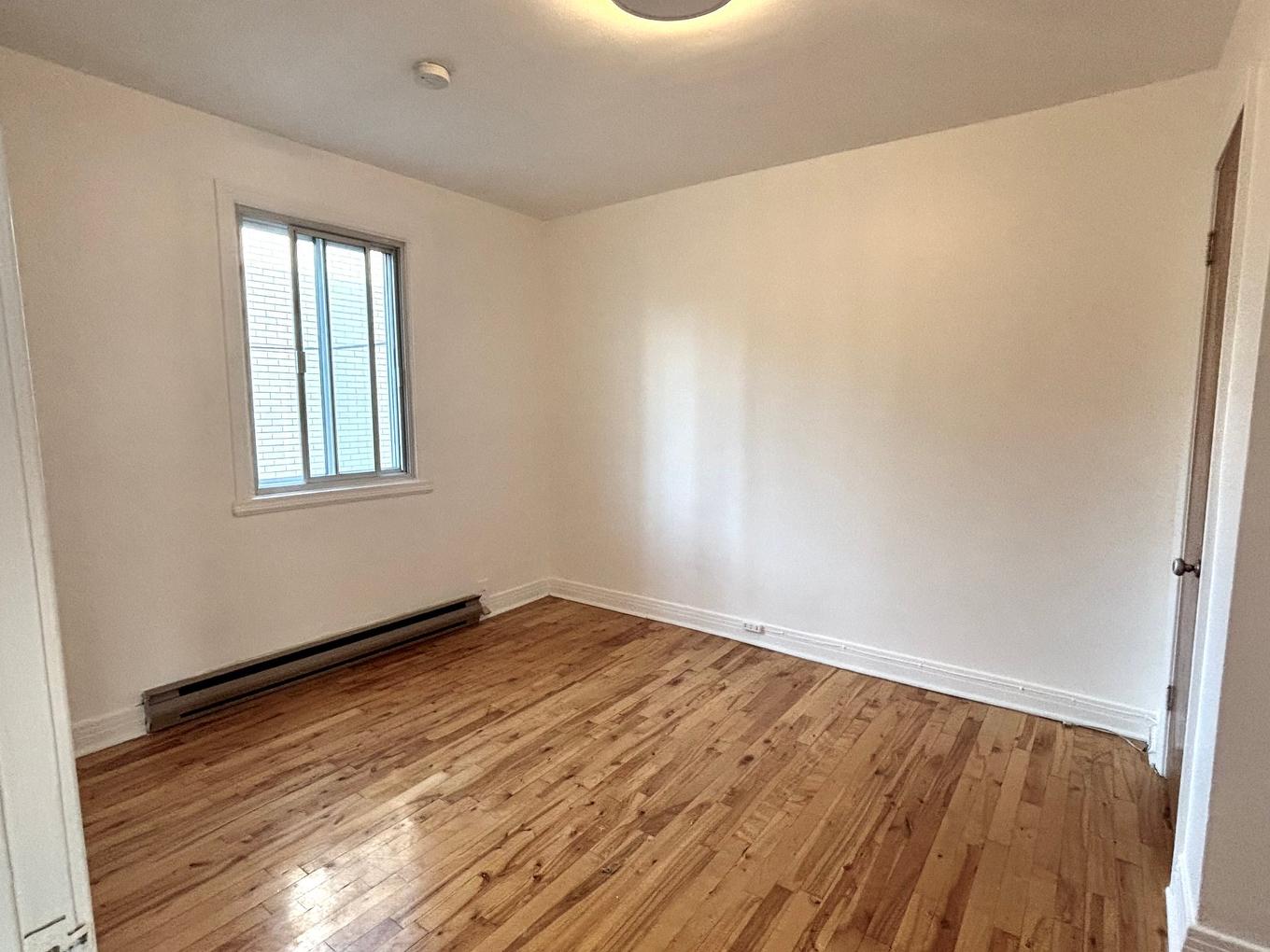 Bedroom - 4-4570 Rue Bélanger, Montréal (Rosemont/La Petite-Patrie), QC - Indoor Photo Showing Other Room
