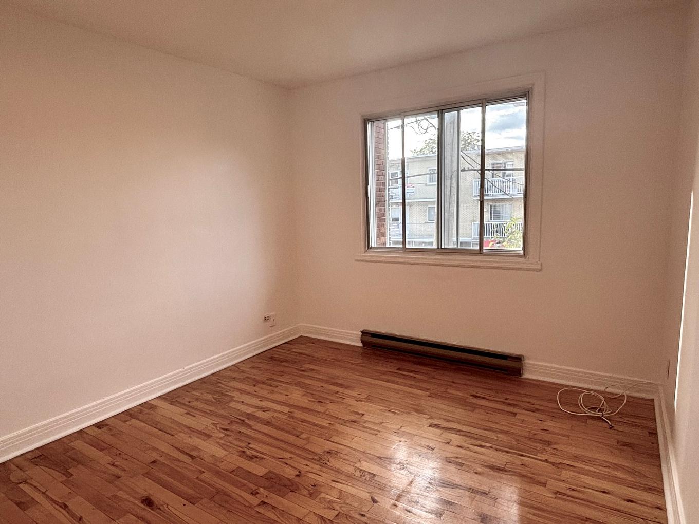 Bedroom - 4-4570 Rue Bélanger, Montréal (Rosemont/La Petite-Patrie), QC - Indoor Photo Showing Other Room