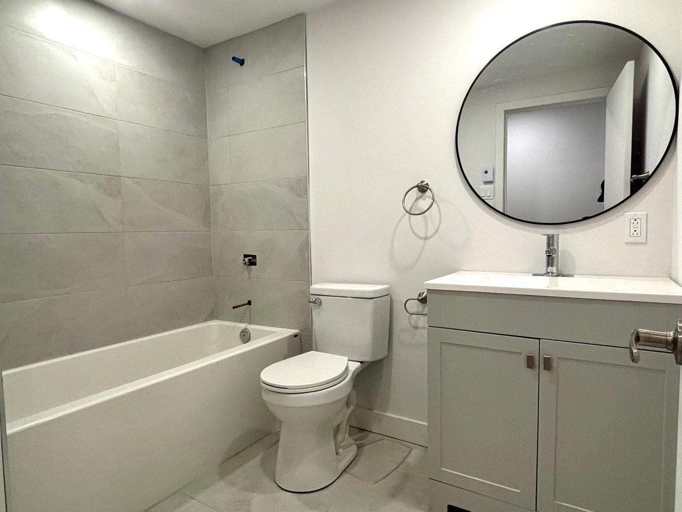 Bathroom - 2134-Boul. Grand, Montréal (Côte-Des-Neiges/Notre-Dame-De-Grâce), QC - Indoor Photo Showing Bathroom