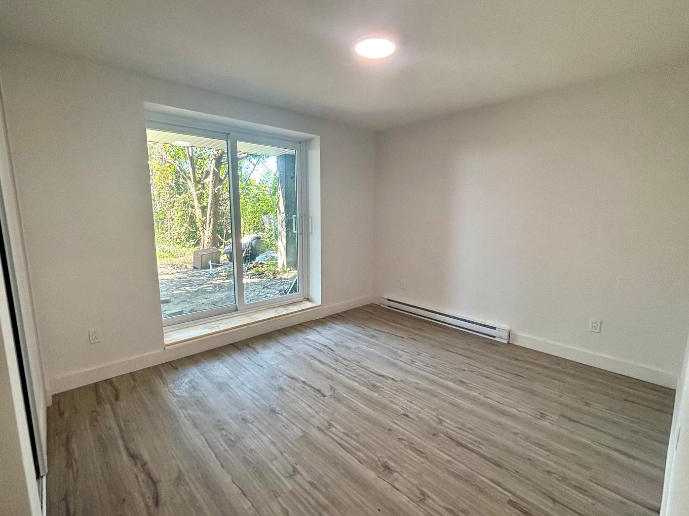 Bedroom - 2134-Boul. Grand, Montréal (Côte-Des-Neiges/Notre-Dame-De-Grâce), QC - Indoor Photo Showing Other Room