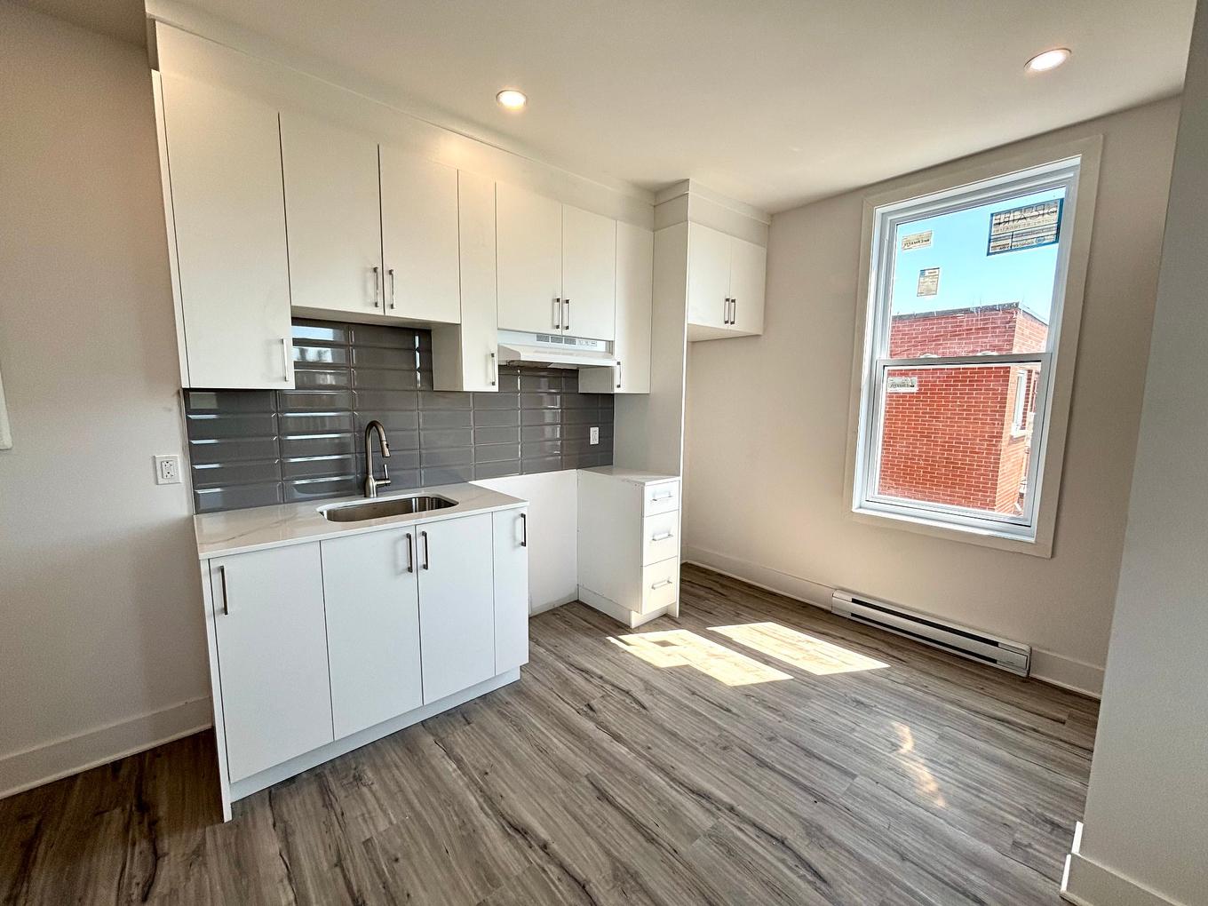 Kitchen - 2138-Boul. Grand, Montréal (Côte-Des-Neiges/Notre-Dame-De-Grâce), QC - Indoor Photo Showing Kitchen