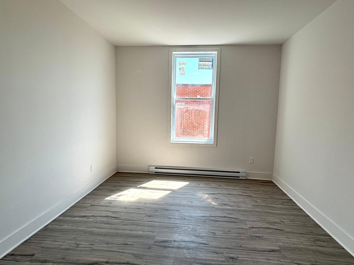 Bedroom - 2138-Boul. Grand, Montréal (Côte-Des-Neiges/Notre-Dame-De-Grâce), QC - Indoor Photo Showing Other Room