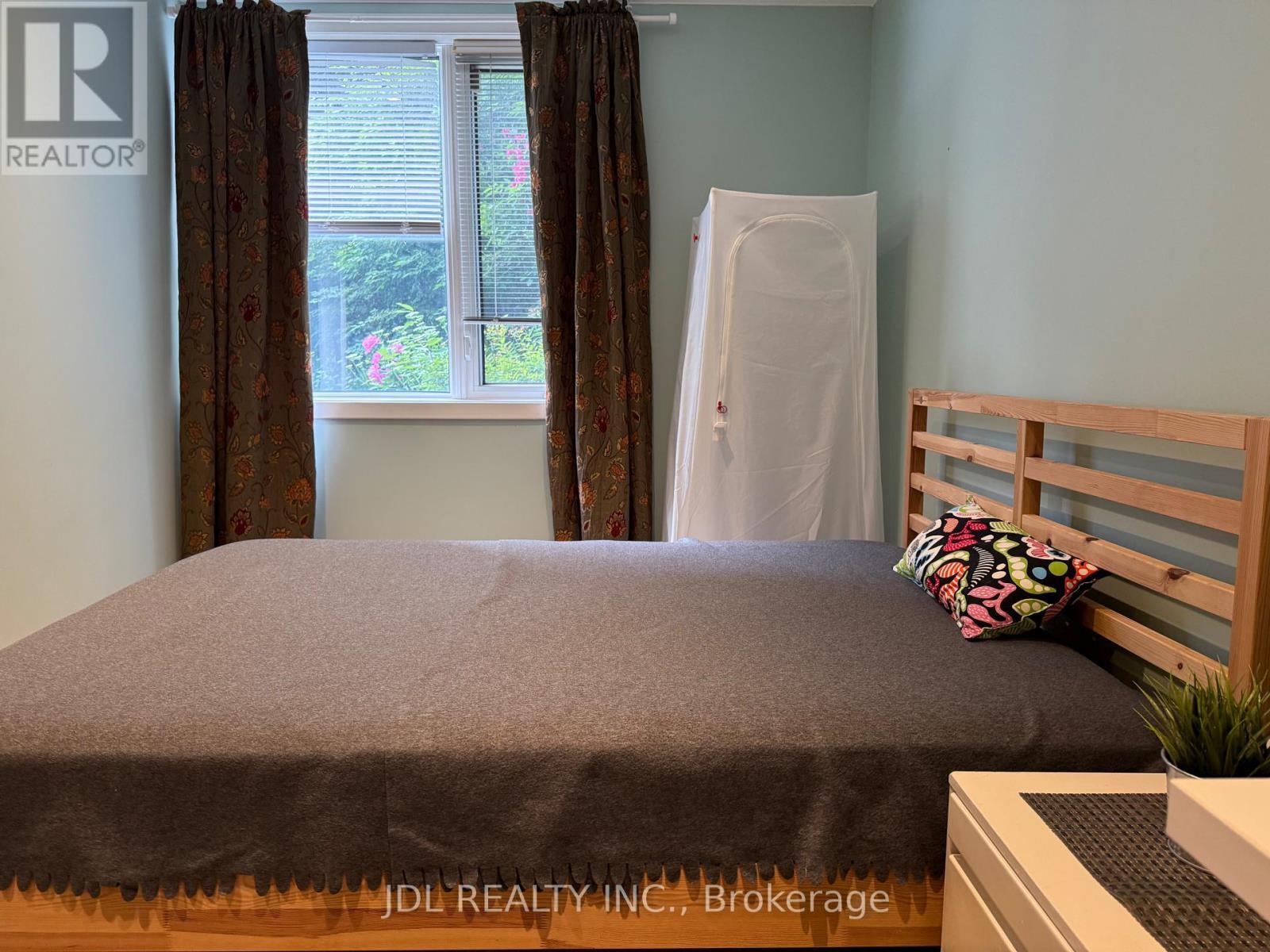 Bsmt - 9 Finchgate Court, Toronto, ON - Indoor Photo Showing Bedroom