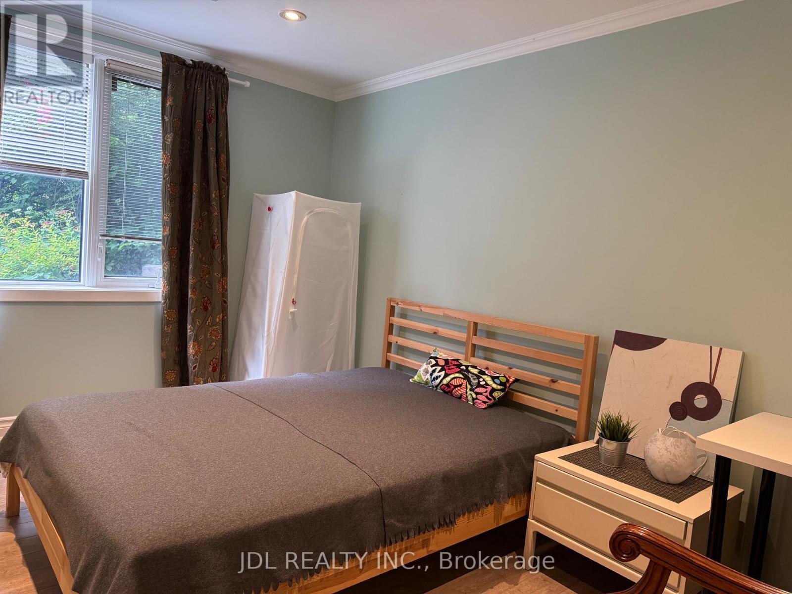 Bsmt - 9 Finchgate Court, Toronto, ON - Indoor Photo Showing Bedroom
