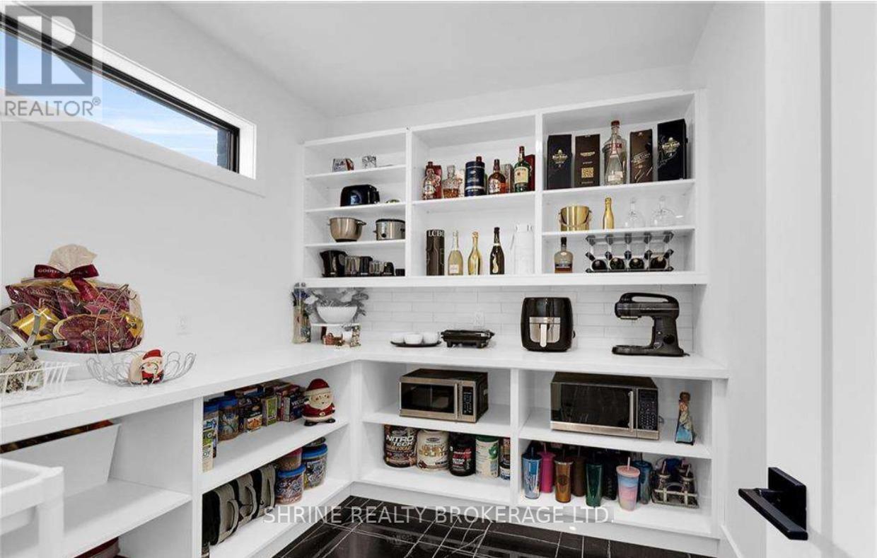 1866 Fountain Grass Drive, London South (South B), ON - Indoor