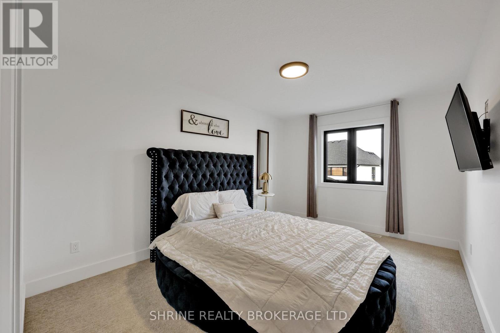 1866 Fountain Grass Drive, London South (South B), ON - Indoor Photo Showing Bedroom