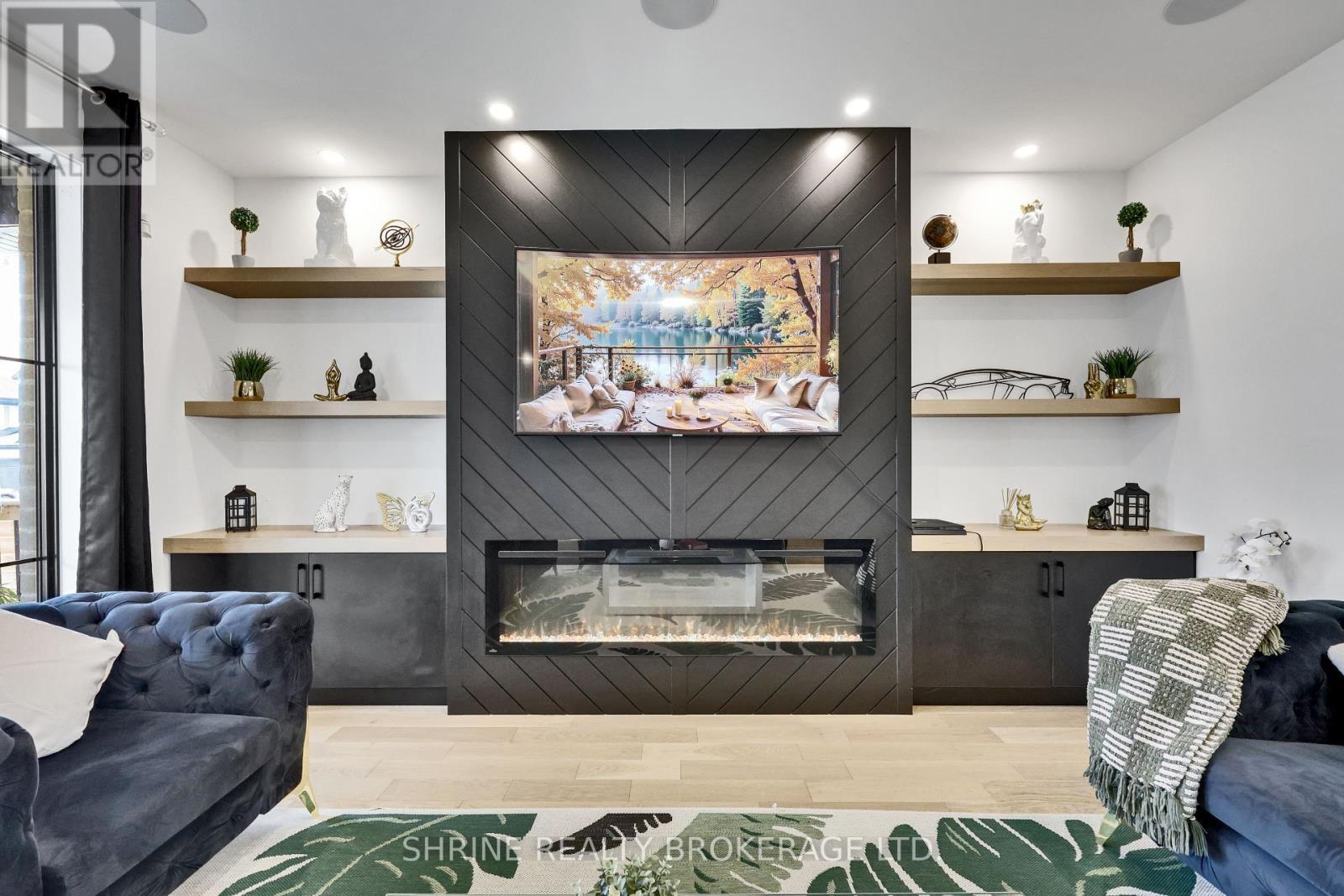 1866 Fountain Grass Drive, London South (South B), ON - Indoor With Fireplace