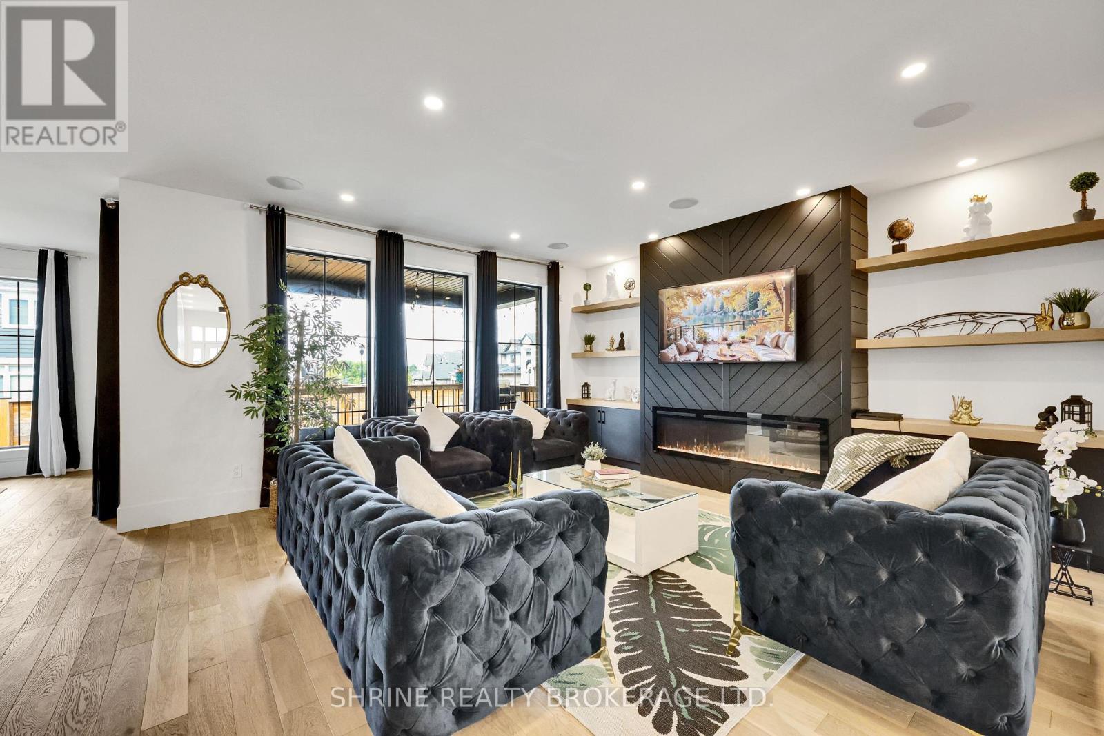 1866 Fountain Grass Drive, London South (South B), ON - Indoor Photo Showing Other Room With Fireplace