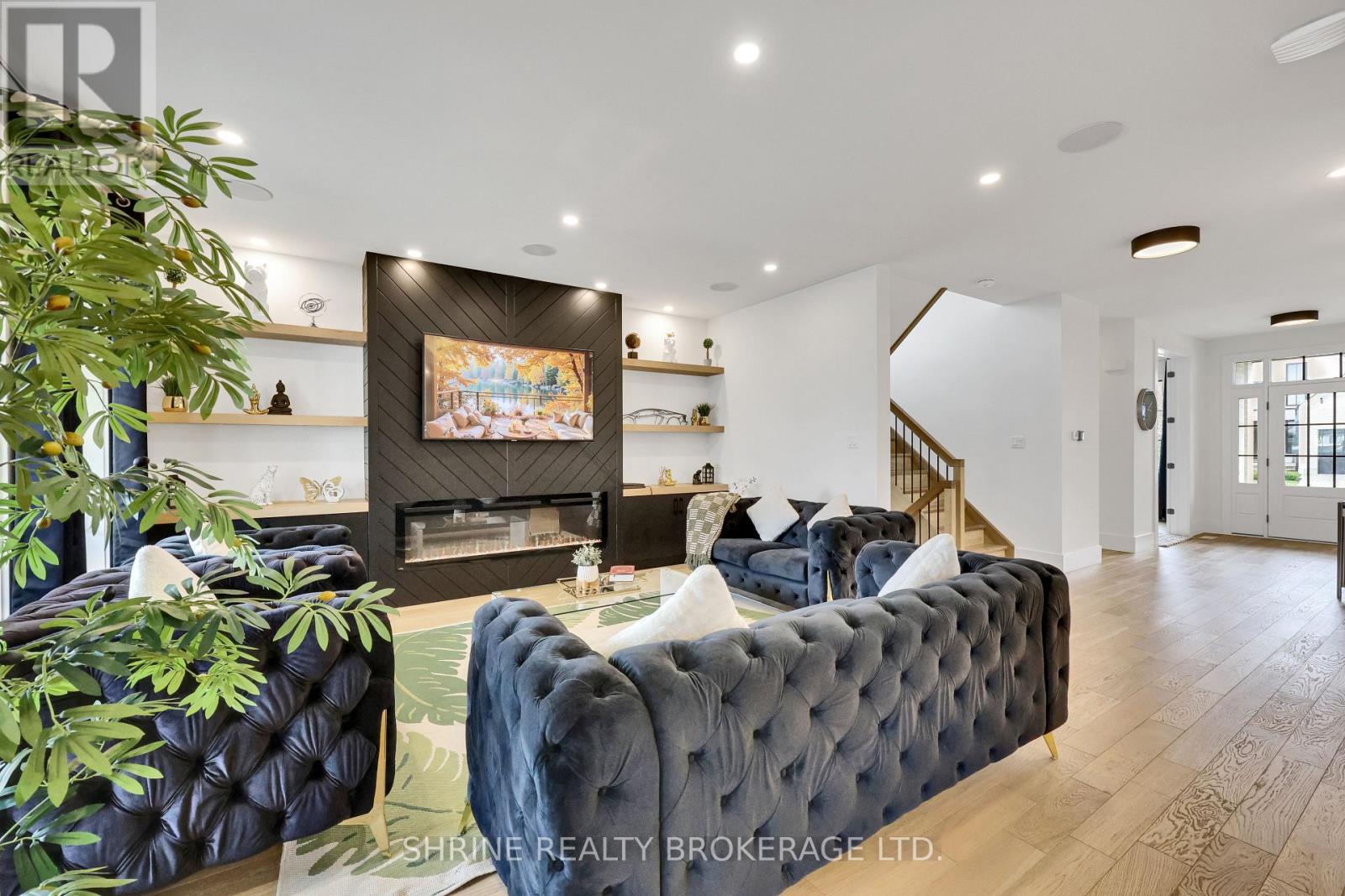 1866 Fountain Grass Drive, London South (South B), ON - Indoor With Fireplace