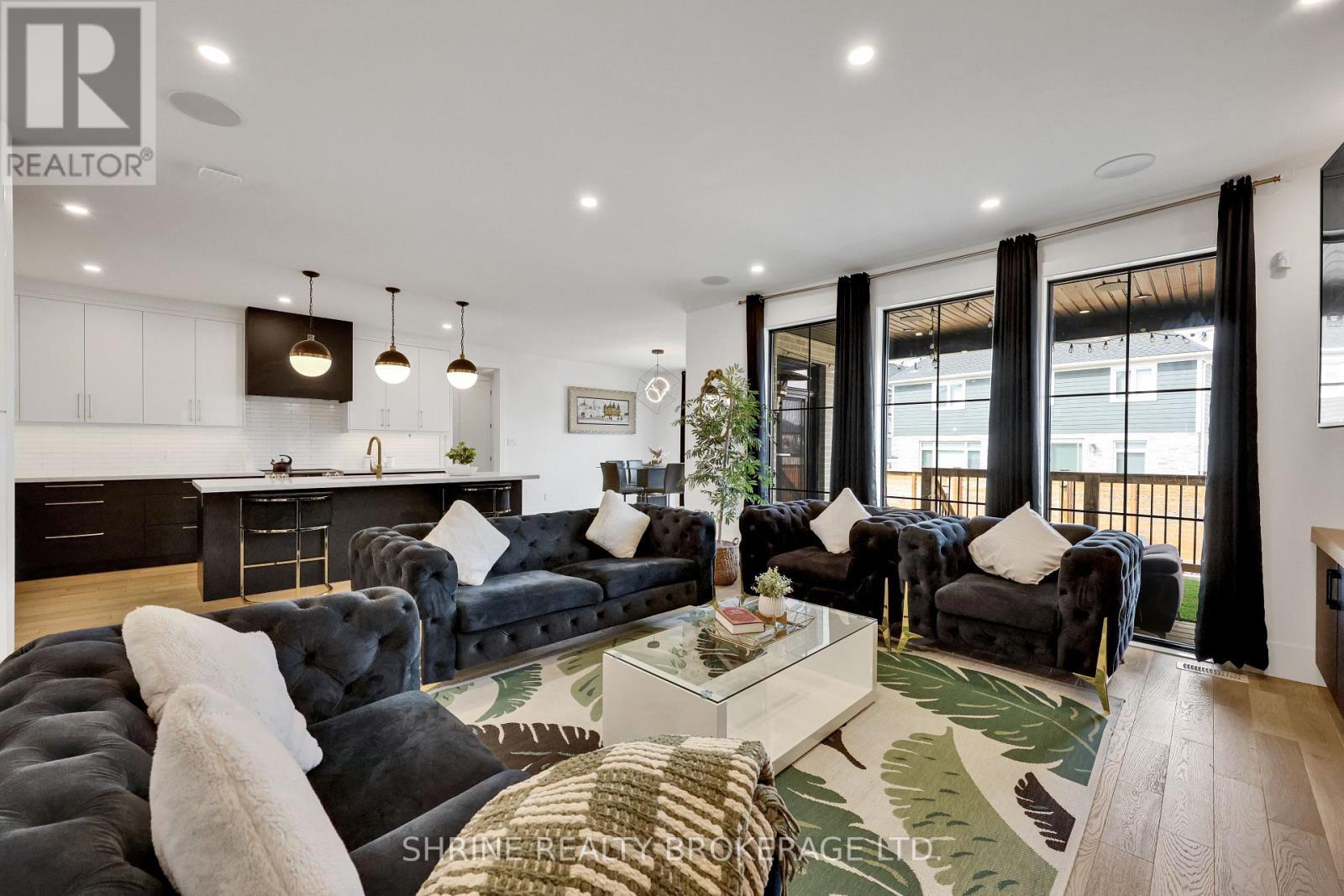 1866 Fountain Grass Drive, London South (South B), ON - Indoor Photo Showing Living Room
