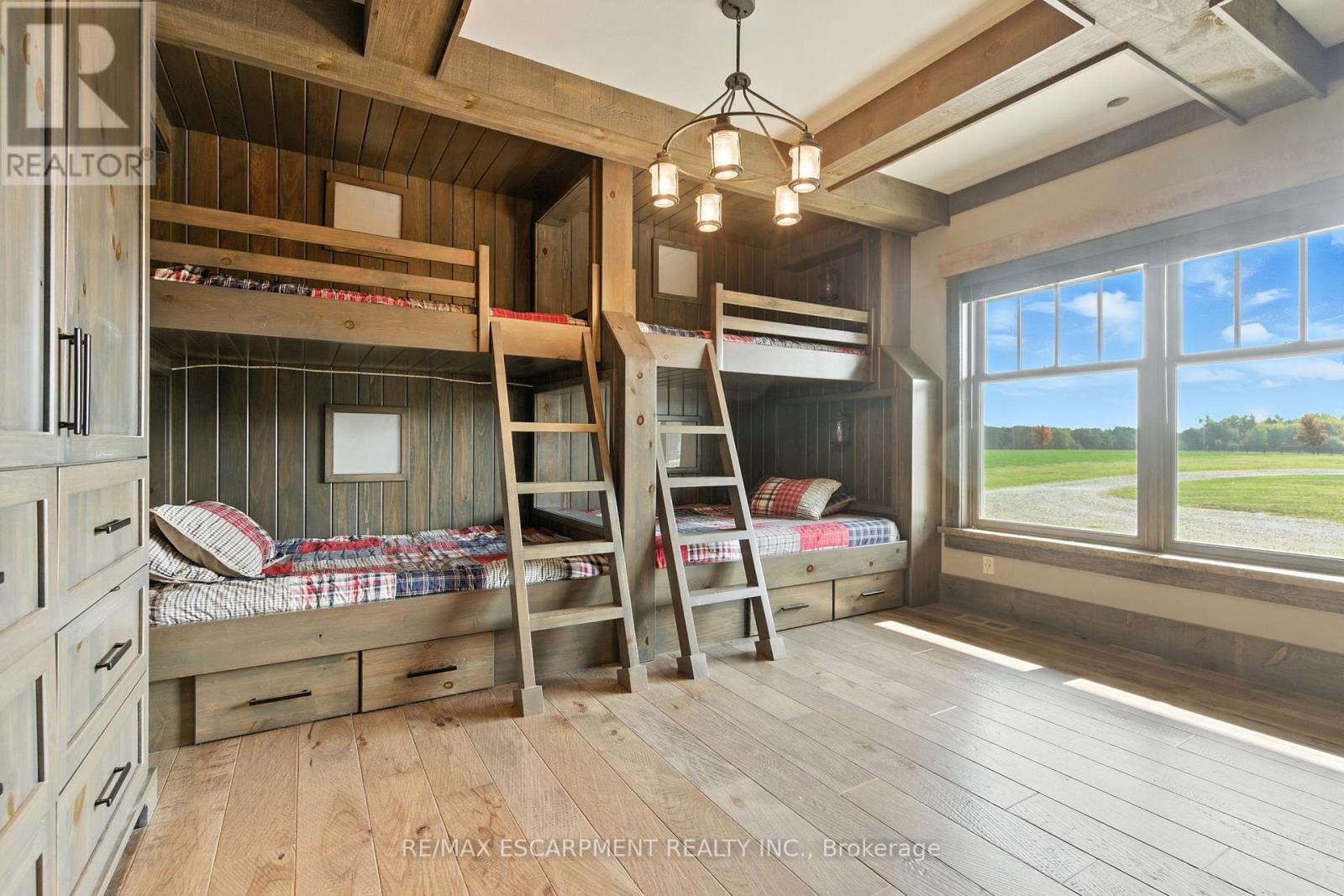 437 6Th Concession Road E, Hamilton, ON - Indoor Photo Showing Bedroom