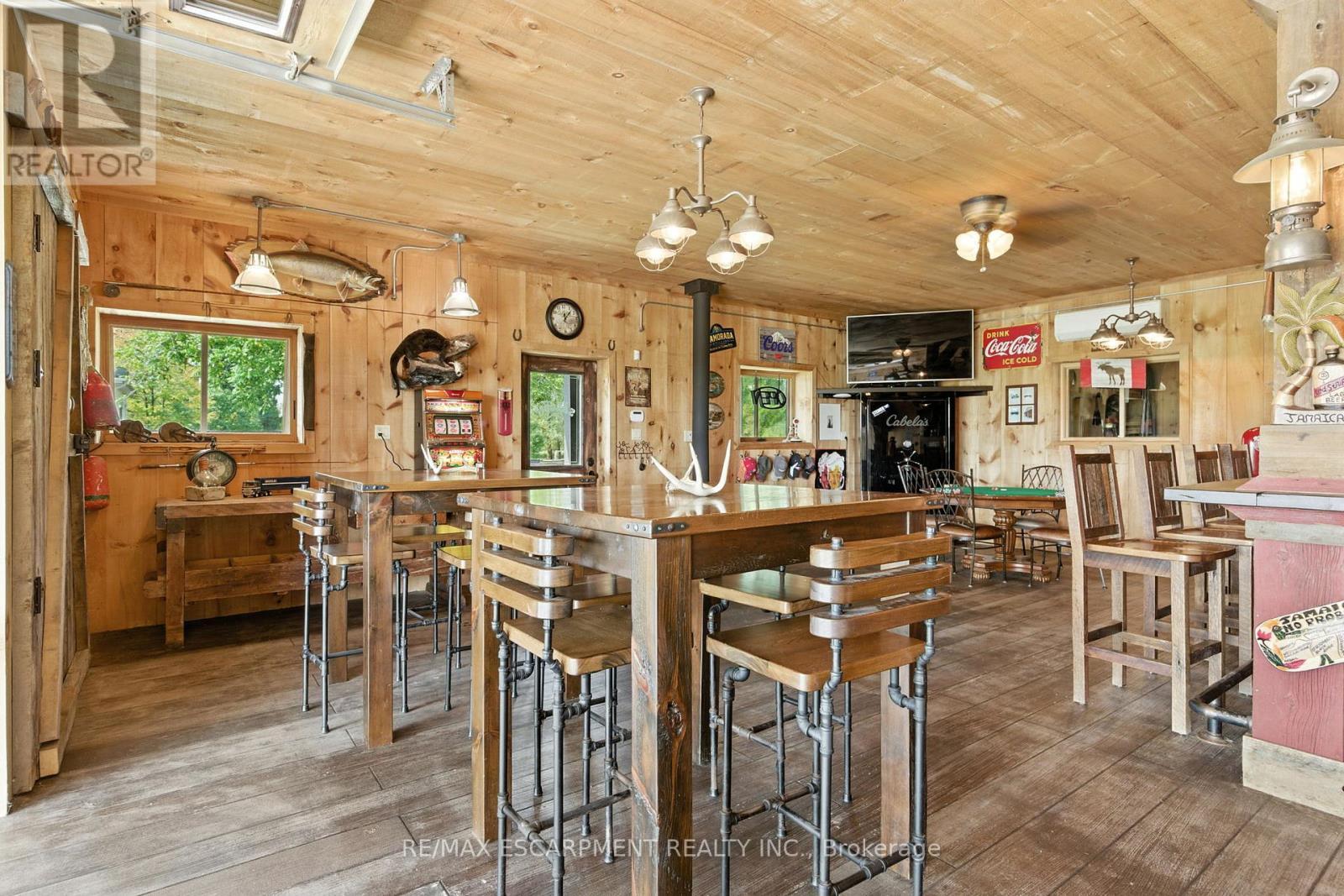 437 6Th Concession Road E, Hamilton, ON - Indoor Photo Showing Dining Room