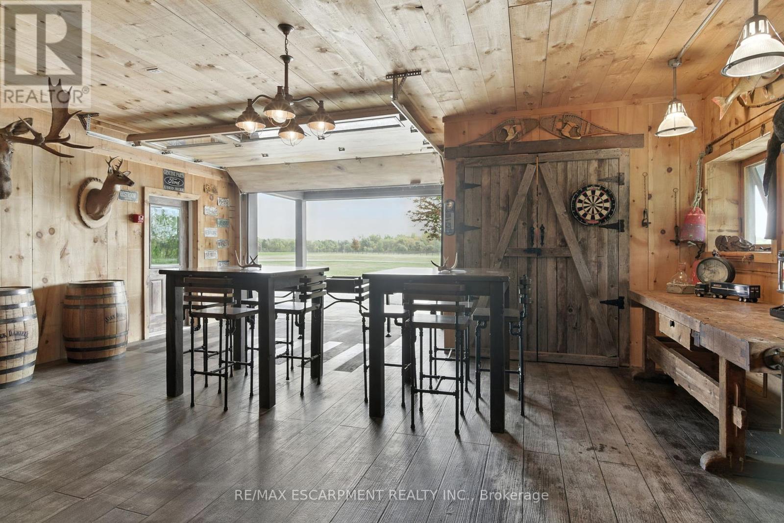 437 6Th Concession Road E, Hamilton, ON - Indoor Photo Showing Dining Room