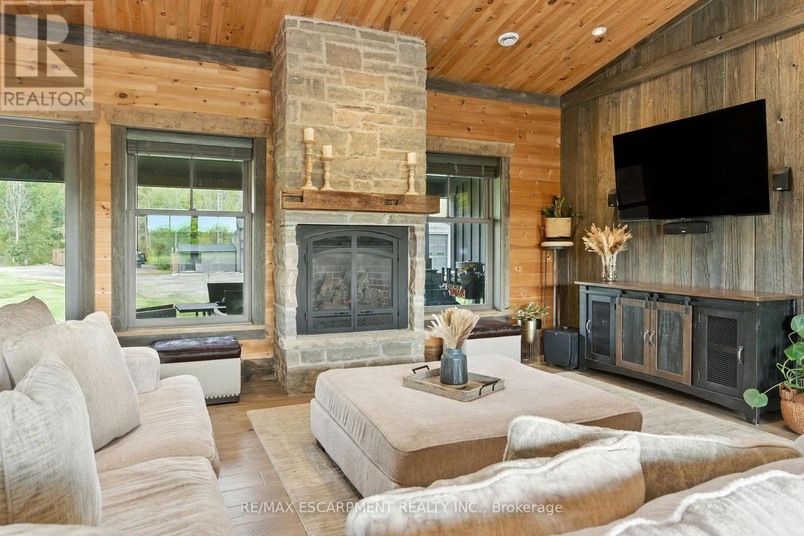 437 6Th Concession Road E, Hamilton, ON - Indoor Photo Showing Living Room With Fireplace