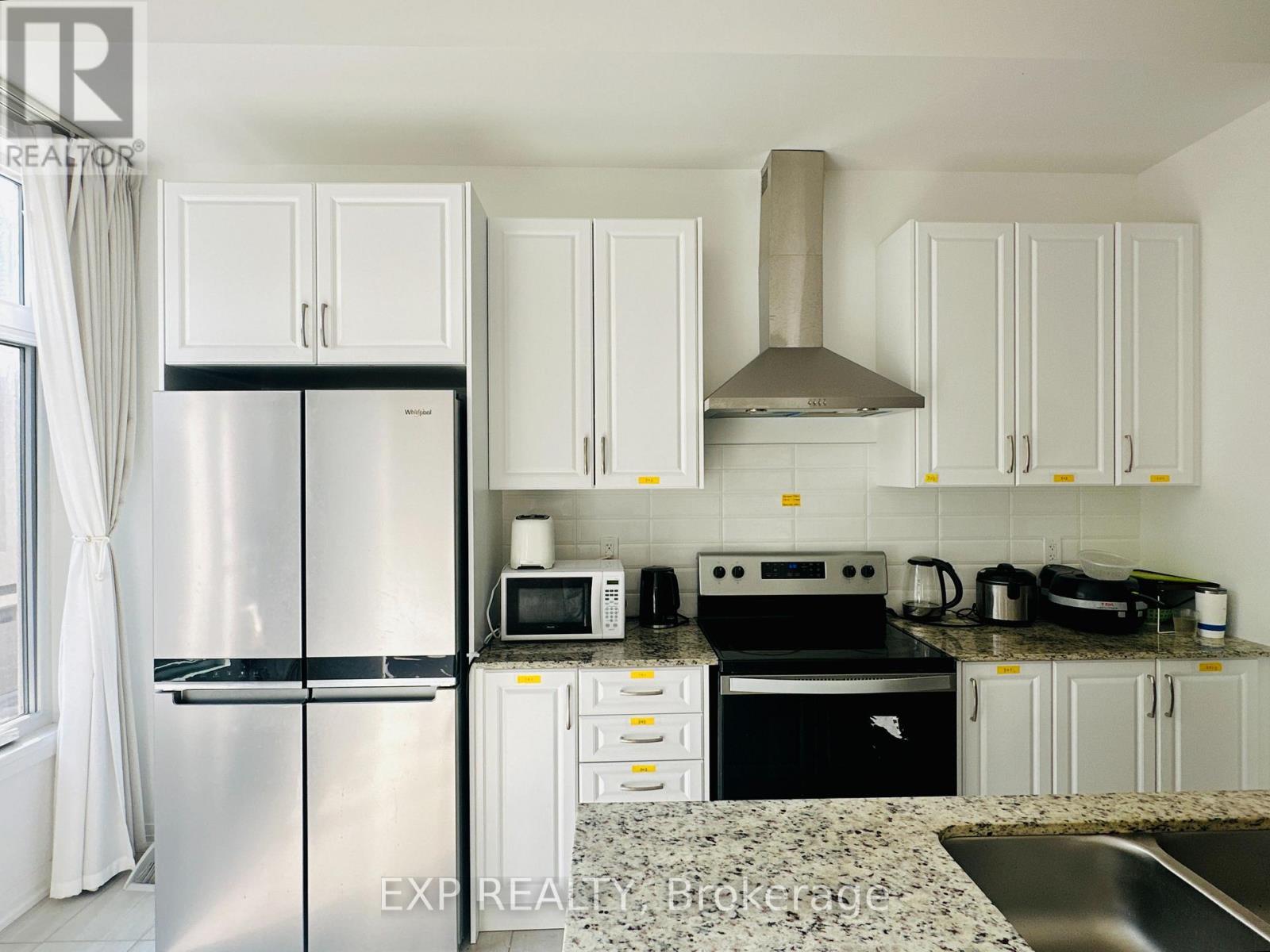 27 Albert Firman Lane, Markham, ON - Indoor Photo Showing Kitchen