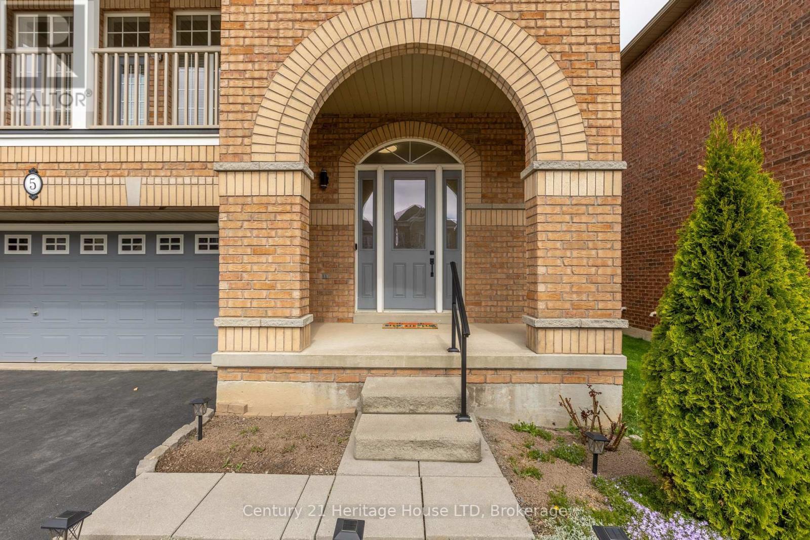 Front Entrance - 5 Juneberry Road, Thorold (Confederation Heights), ON - Outdoor