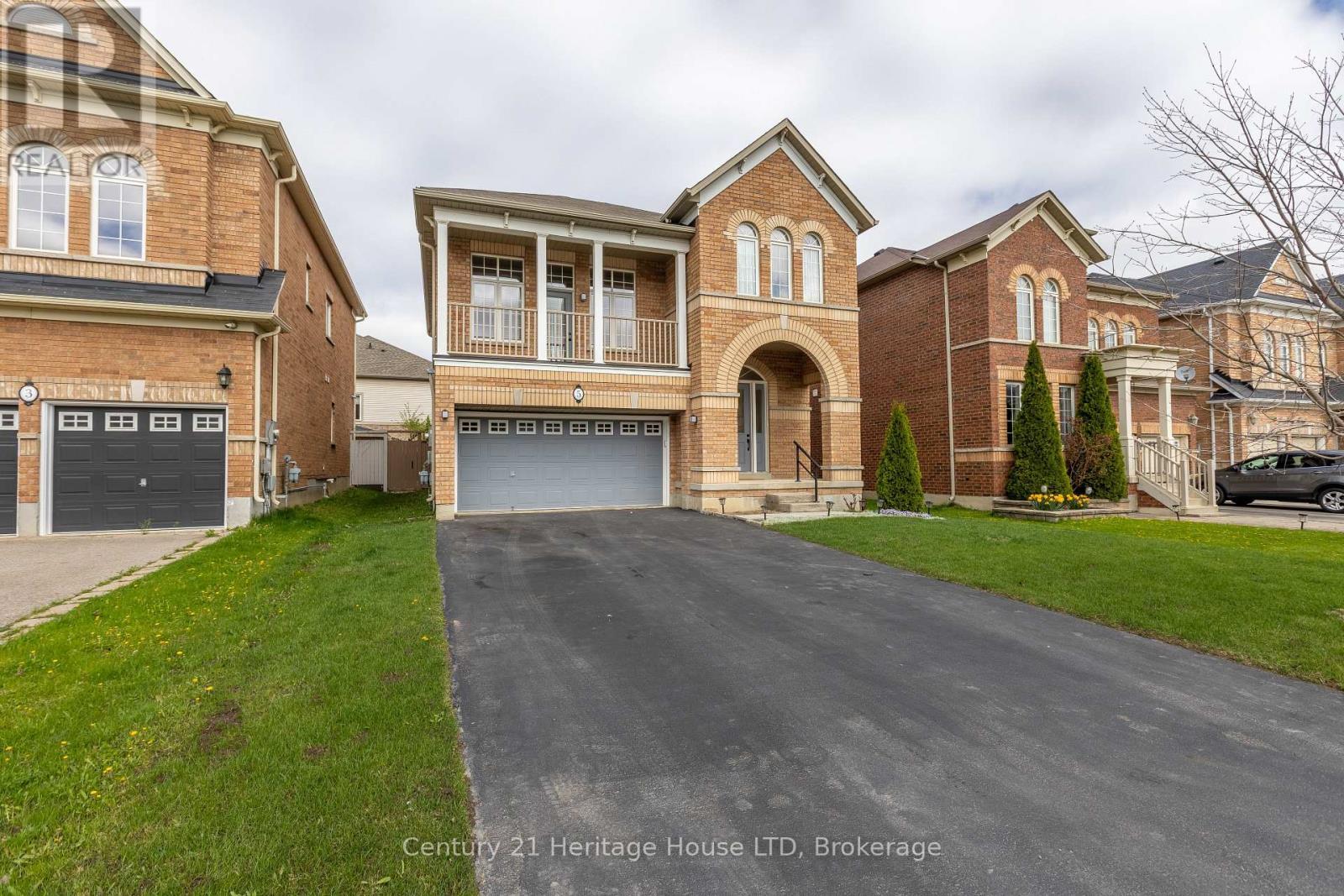 2 piece bath and coat closet - 5 Juneberry Road, Thorold (Confederation Heights), ON - Indoor Photo Showing Other Room