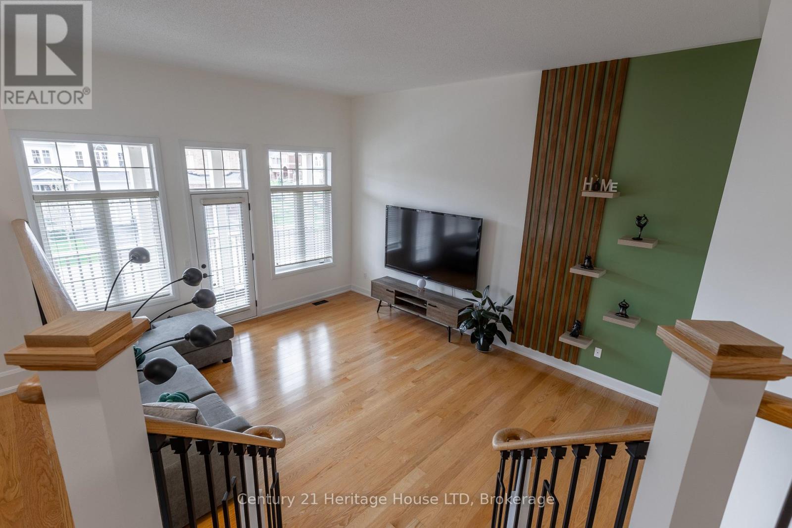 Primary bedroom - Walk in closet - 5 Juneberry Road, Thorold (Confederation Heights), ON - Indoor Photo Showing Bedroom