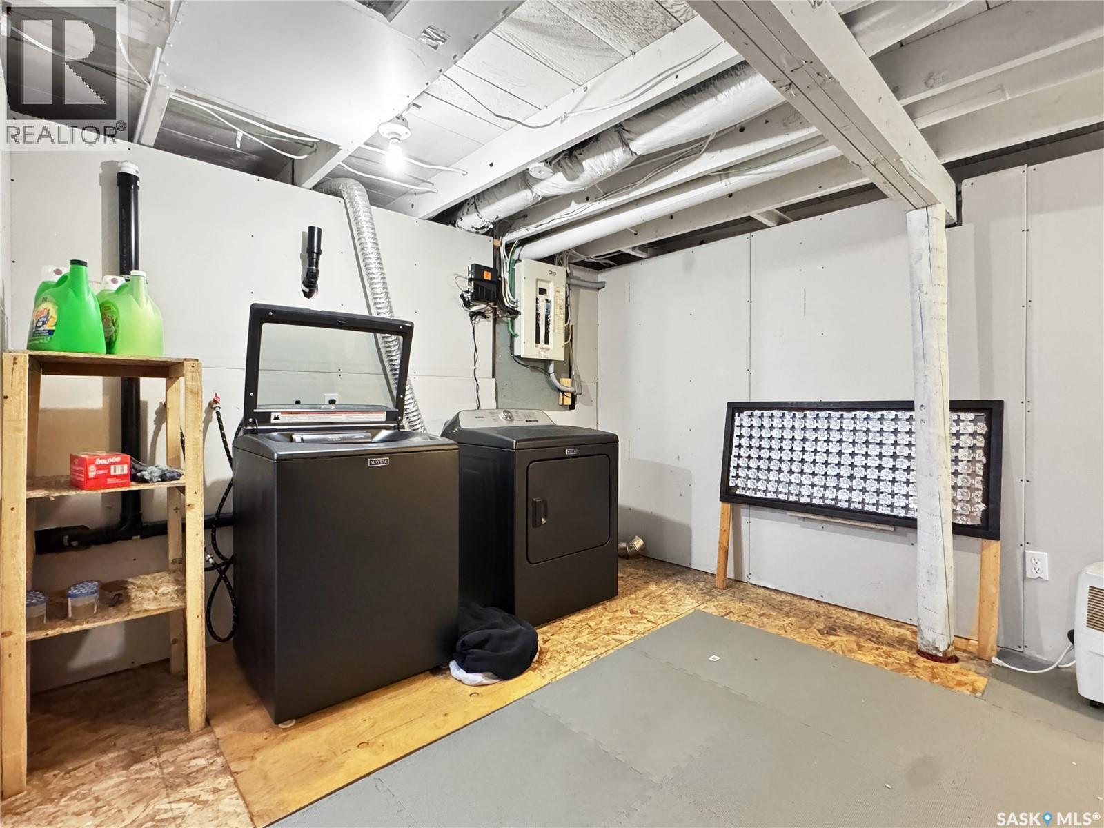 220 2Nd Avenue W, Maidstone, SK - Indoor Photo Showing Laundry Room