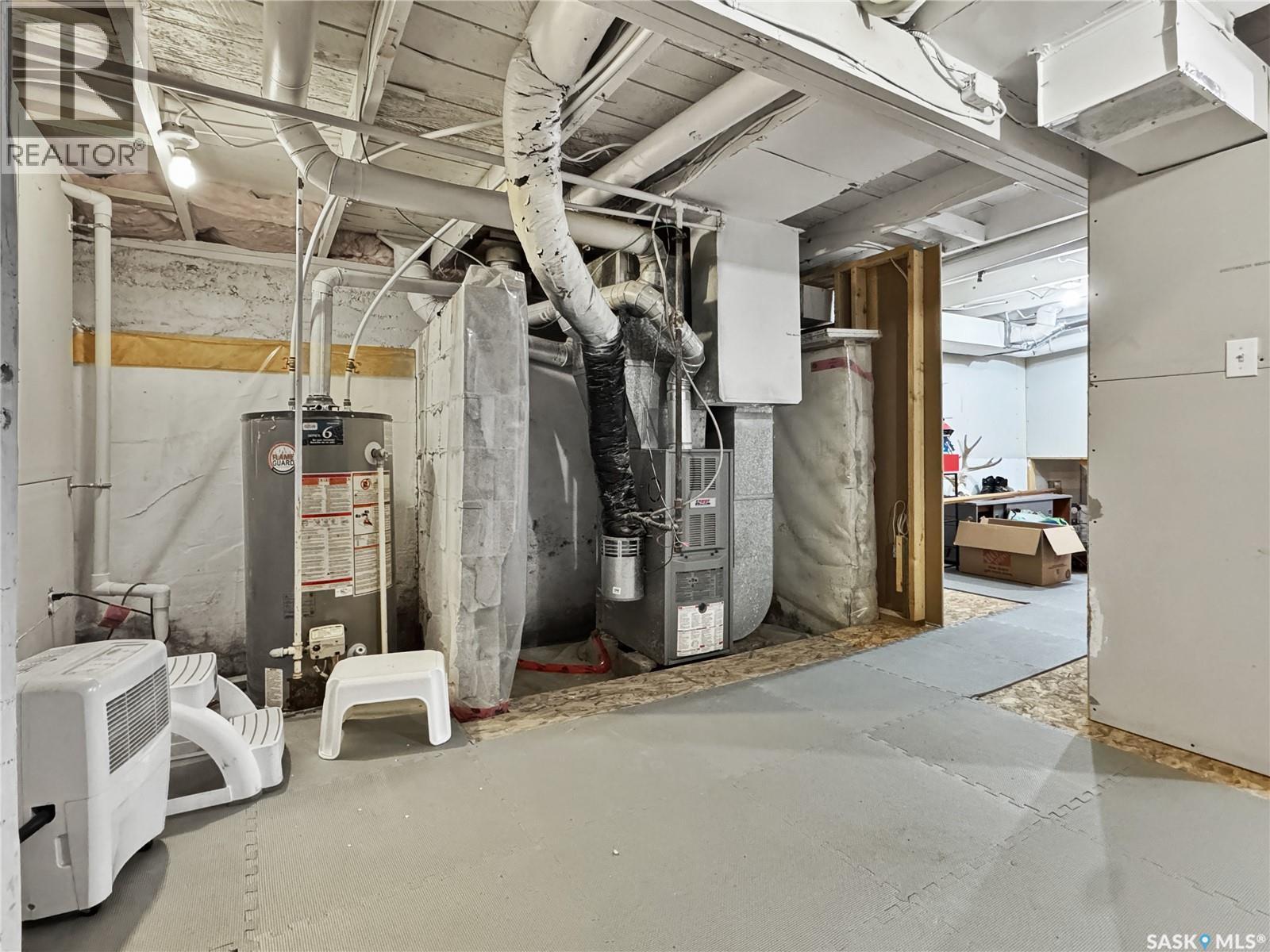 220 2Nd Avenue W, Maidstone, SK - Indoor