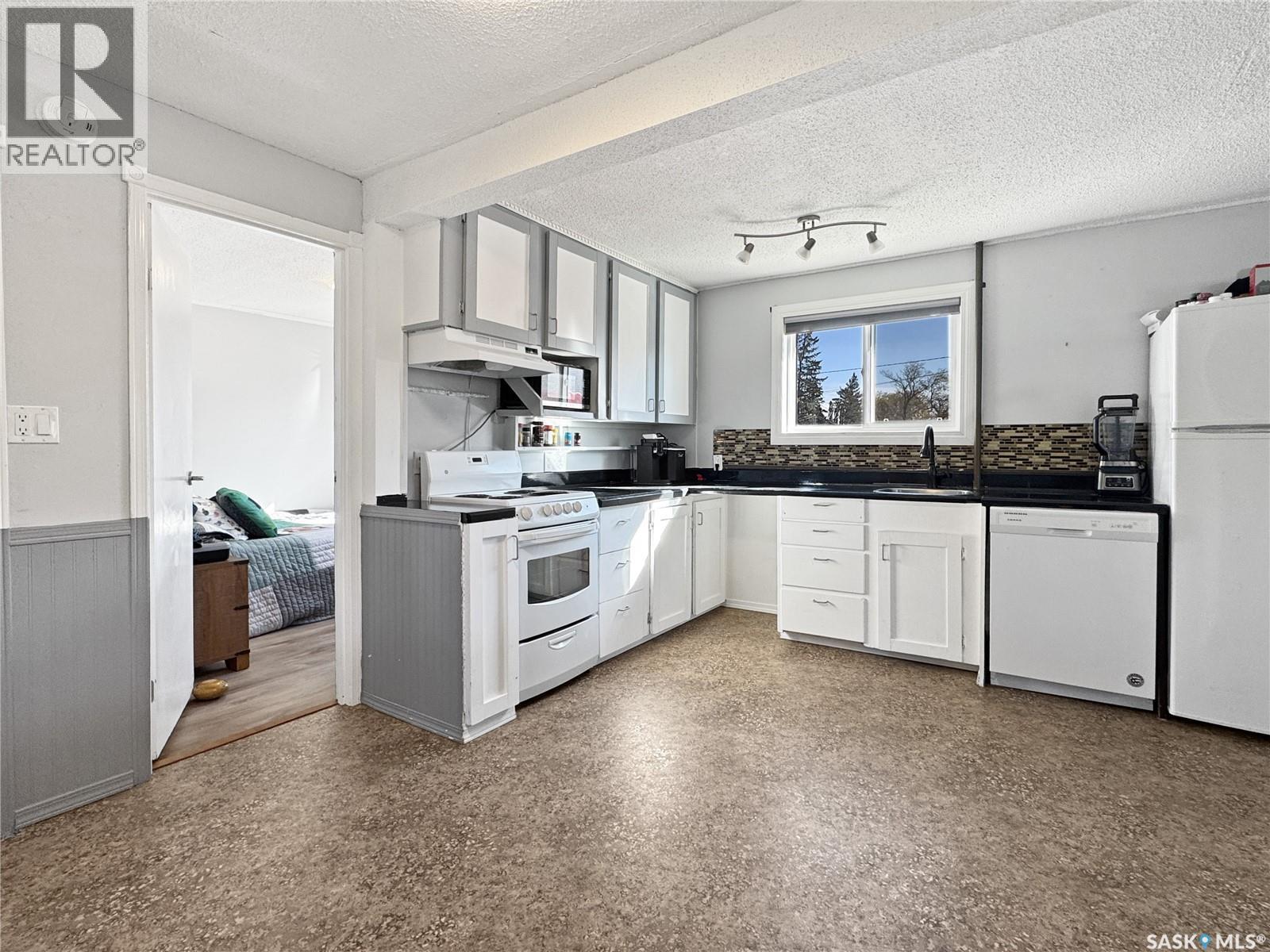 220 2Nd Avenue W, Maidstone, SK - Indoor Photo Showing Kitchen