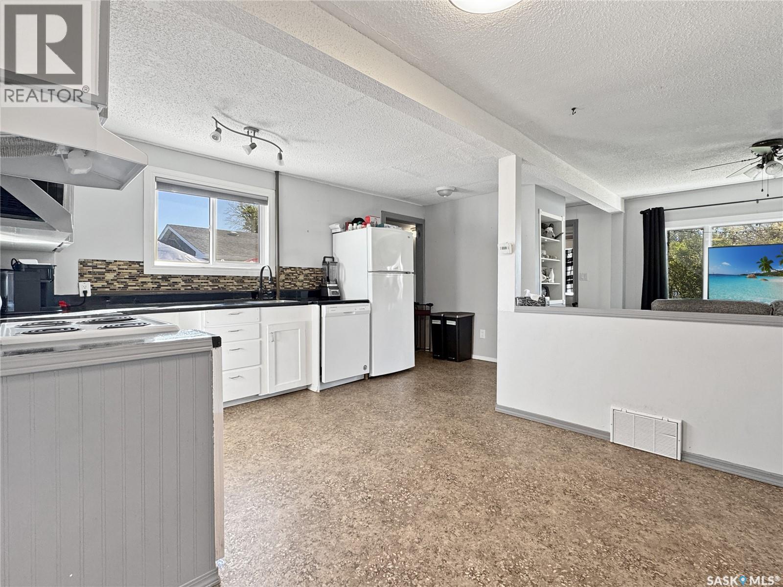 220 2Nd Avenue W, Maidstone, SK - Indoor Photo Showing Kitchen