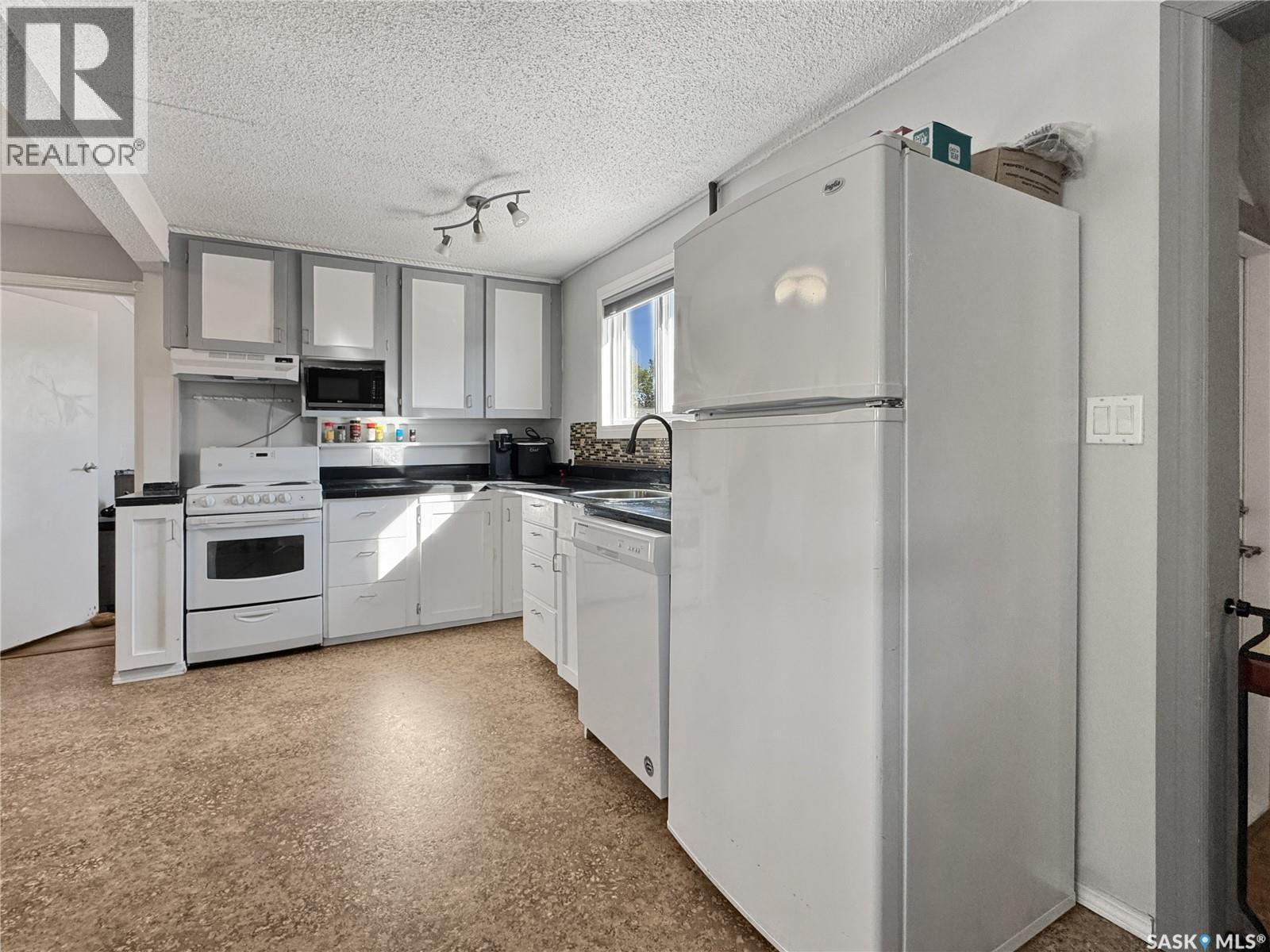 220 2Nd Avenue W, Maidstone, SK - Indoor Photo Showing Kitchen