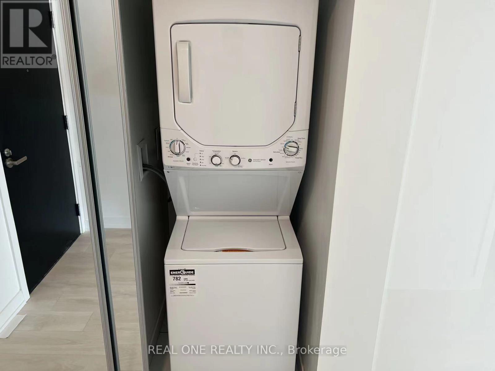 2809 - 501 Yonge Street, Toronto, ON - Indoor Photo Showing Laundry Room