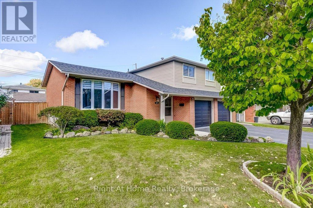 207 Montmorency Drive, Hamilton (Red Hill), ON - Outdoor With Facade