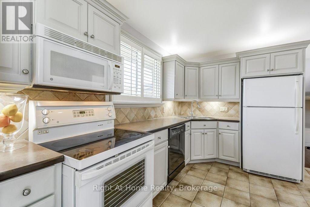 Light kitchen cupboards with plenty of lighting - 207 Montmorency Drive, Hamilton (Red Hill), ON - Indoor Photo Showing Kitchen