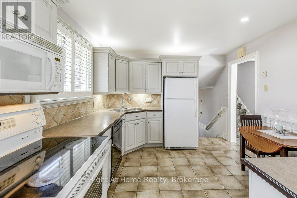 207 Montmorency Drive, Hamilton (Red Hill), ON - Indoor Photo Showing Kitchen