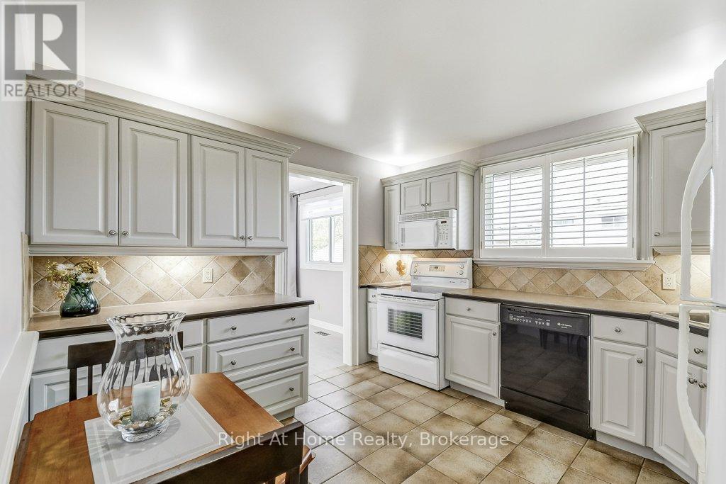 207 Montmorency Drive, Hamilton (Red Hill), ON - Indoor Photo Showing Kitchen
