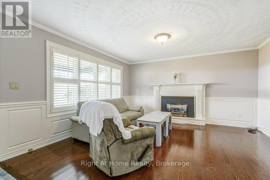 207 Montmorency Drive, Hamilton (Red Hill), ON - Indoor Photo Showing Living Room With Fireplace