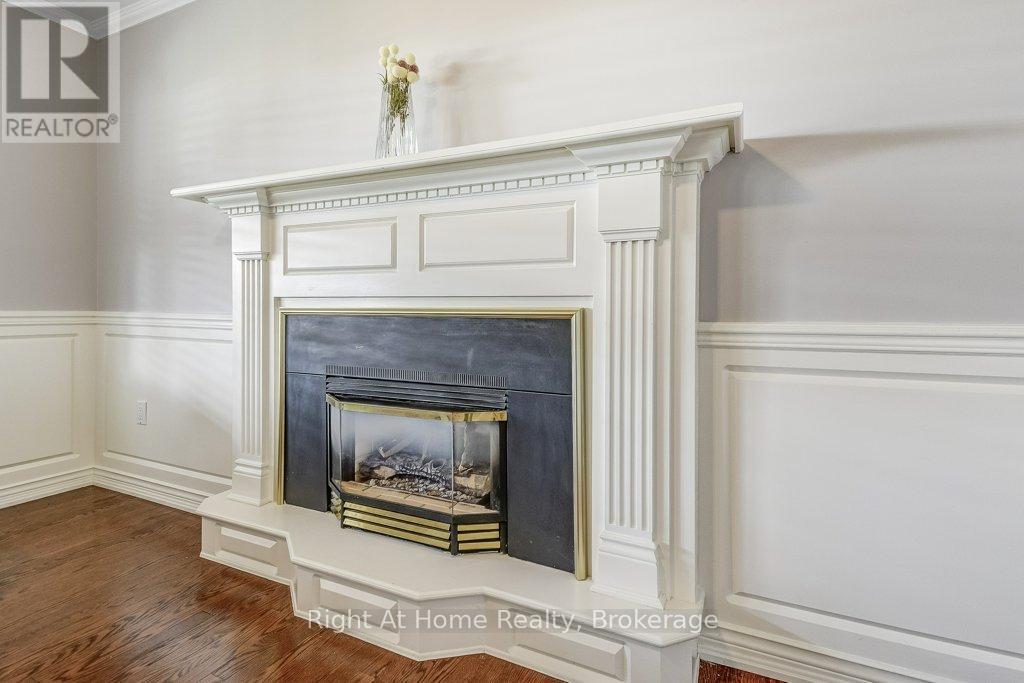 Cozy gas fireplace - 207 Montmorency Drive, Hamilton (Red Hill), ON - Indoor With Fireplace