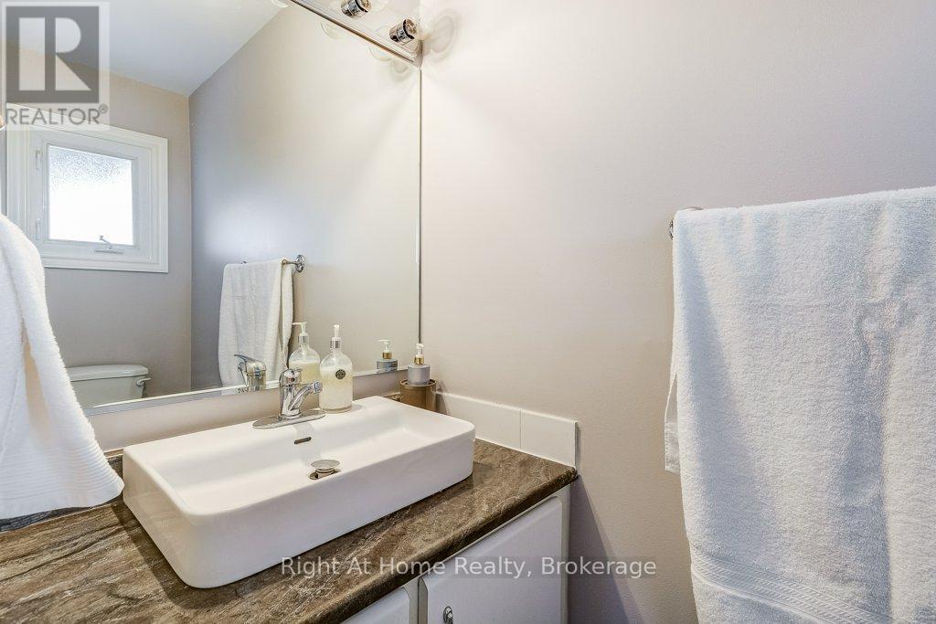 Lower level powder room - 207 Montmorency Drive, Hamilton (Red Hill), ON - Indoor Photo Showing Bathroom