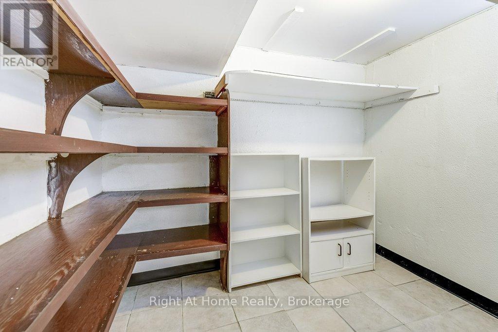 Plenty of storage room! - 207 Montmorency Drive, Hamilton (Red Hill), ON - Indoor With Storage