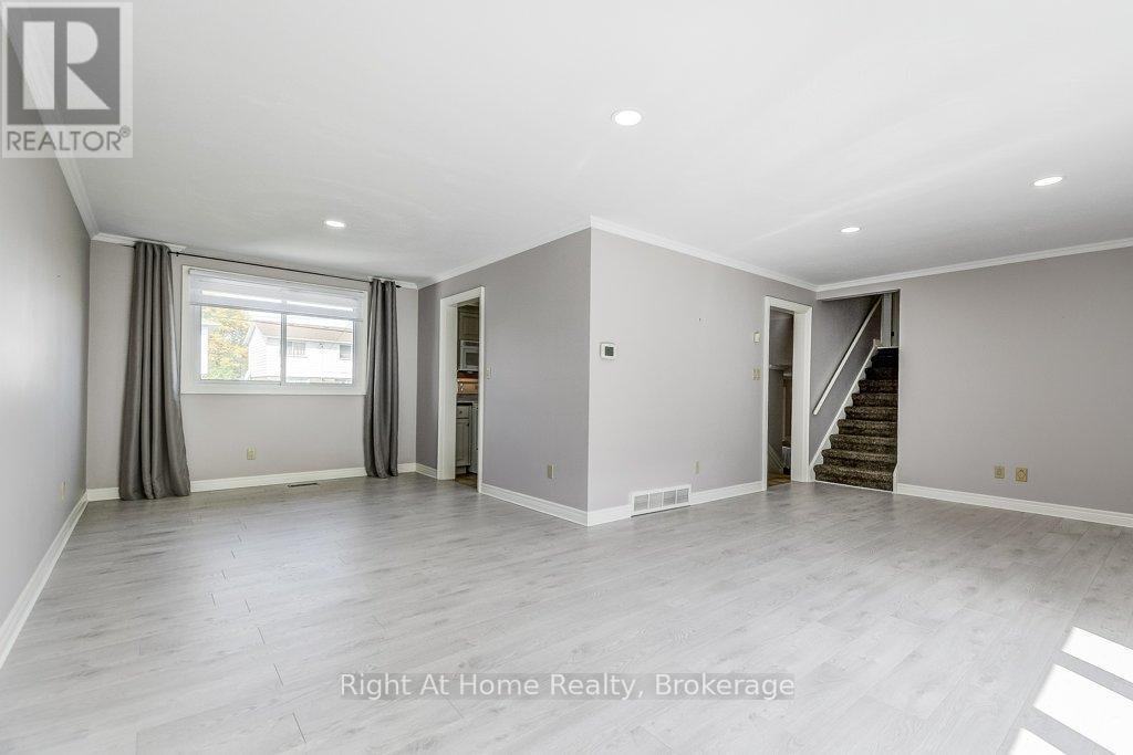 Lv/ Dn rm combo with laminate floors and potlights - 207 Montmorency Drive, Hamilton (Red Hill), ON - Indoor Photo Showing Other Room